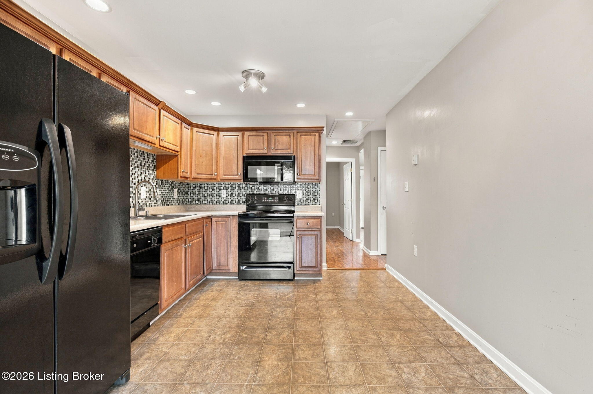 7313 Fox Hollow Way Property Photo 9