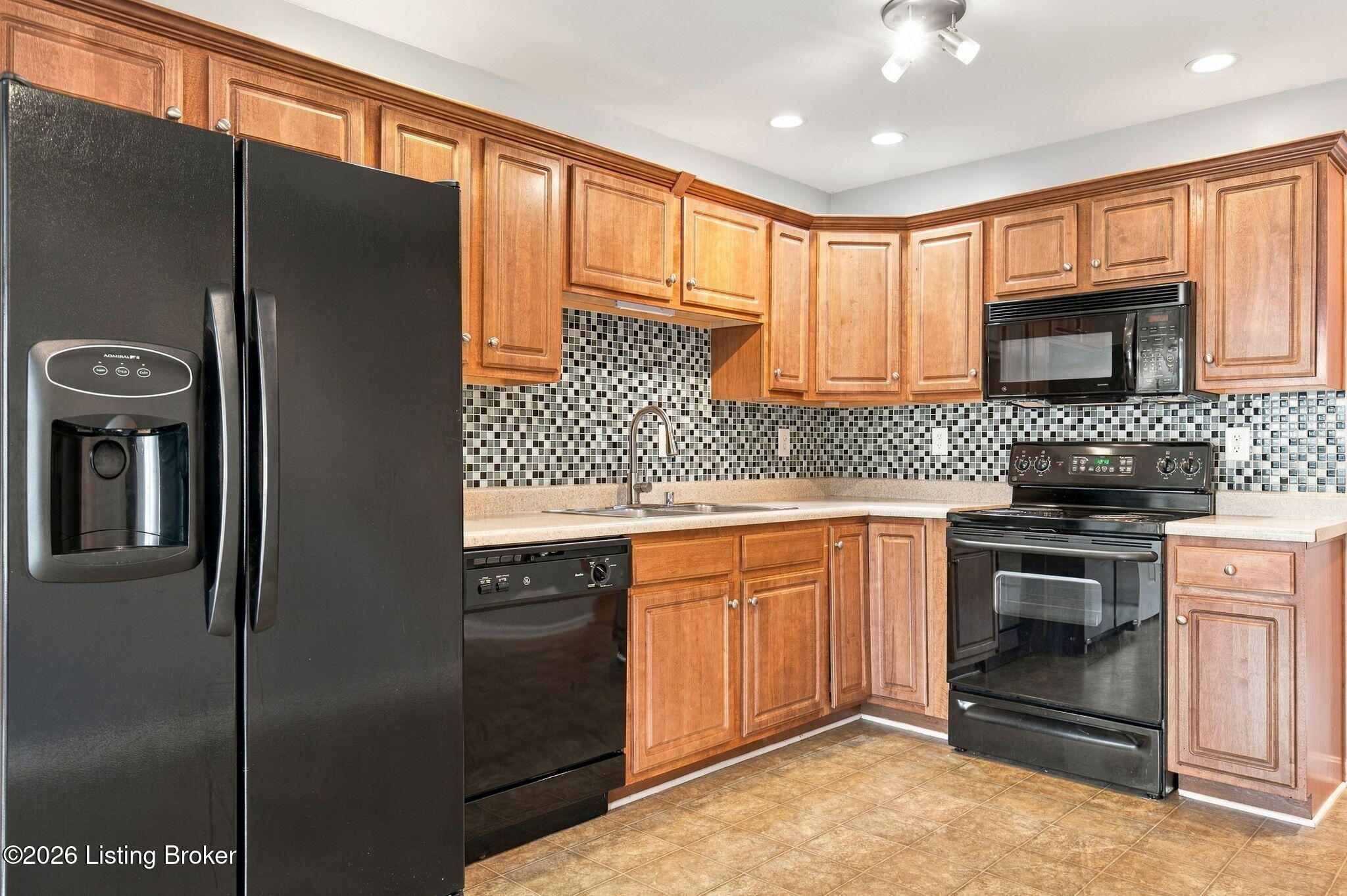 7313 Fox Hollow Way Property Photo 10