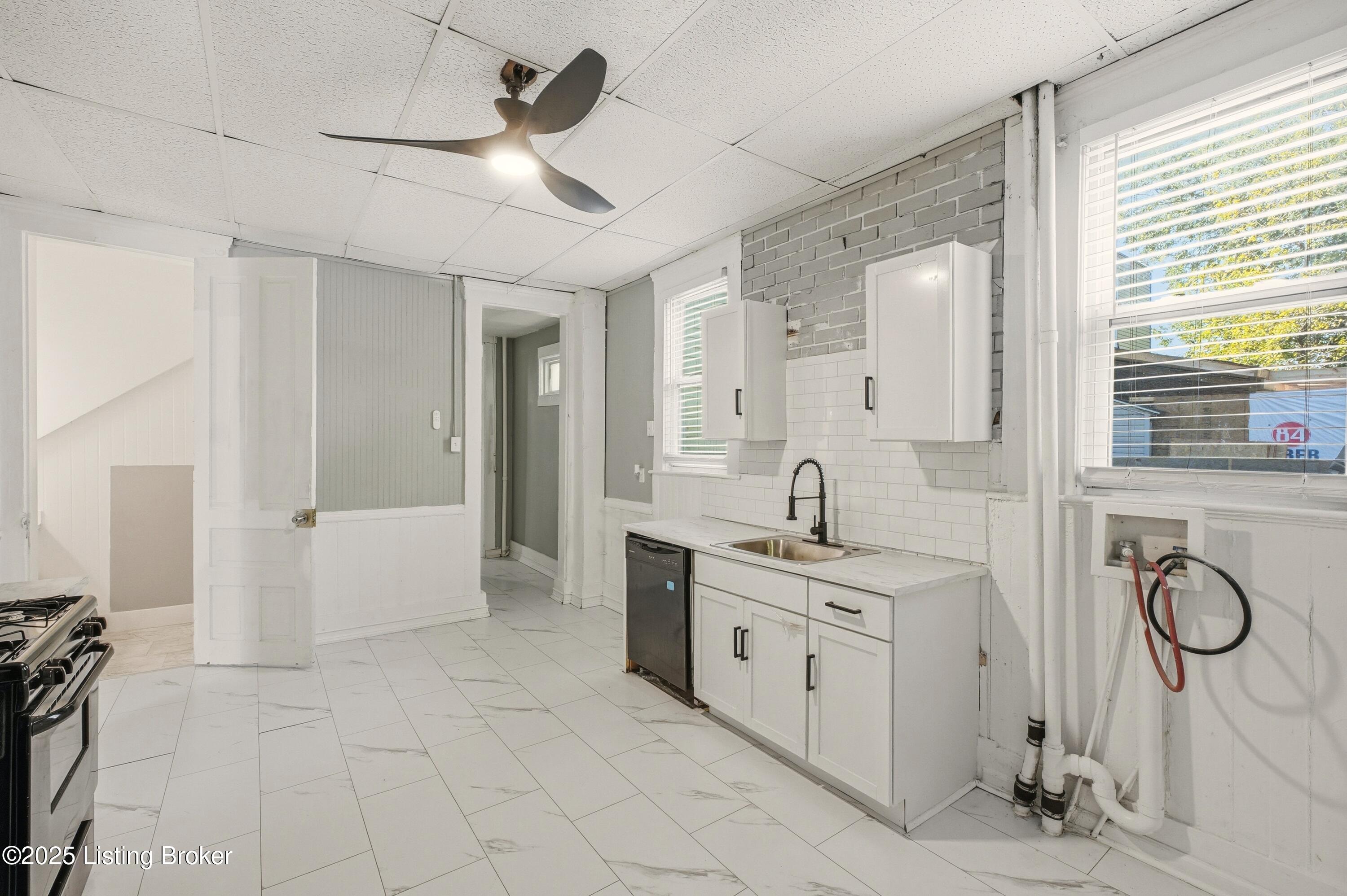 2529 W Main St Property Photo 6