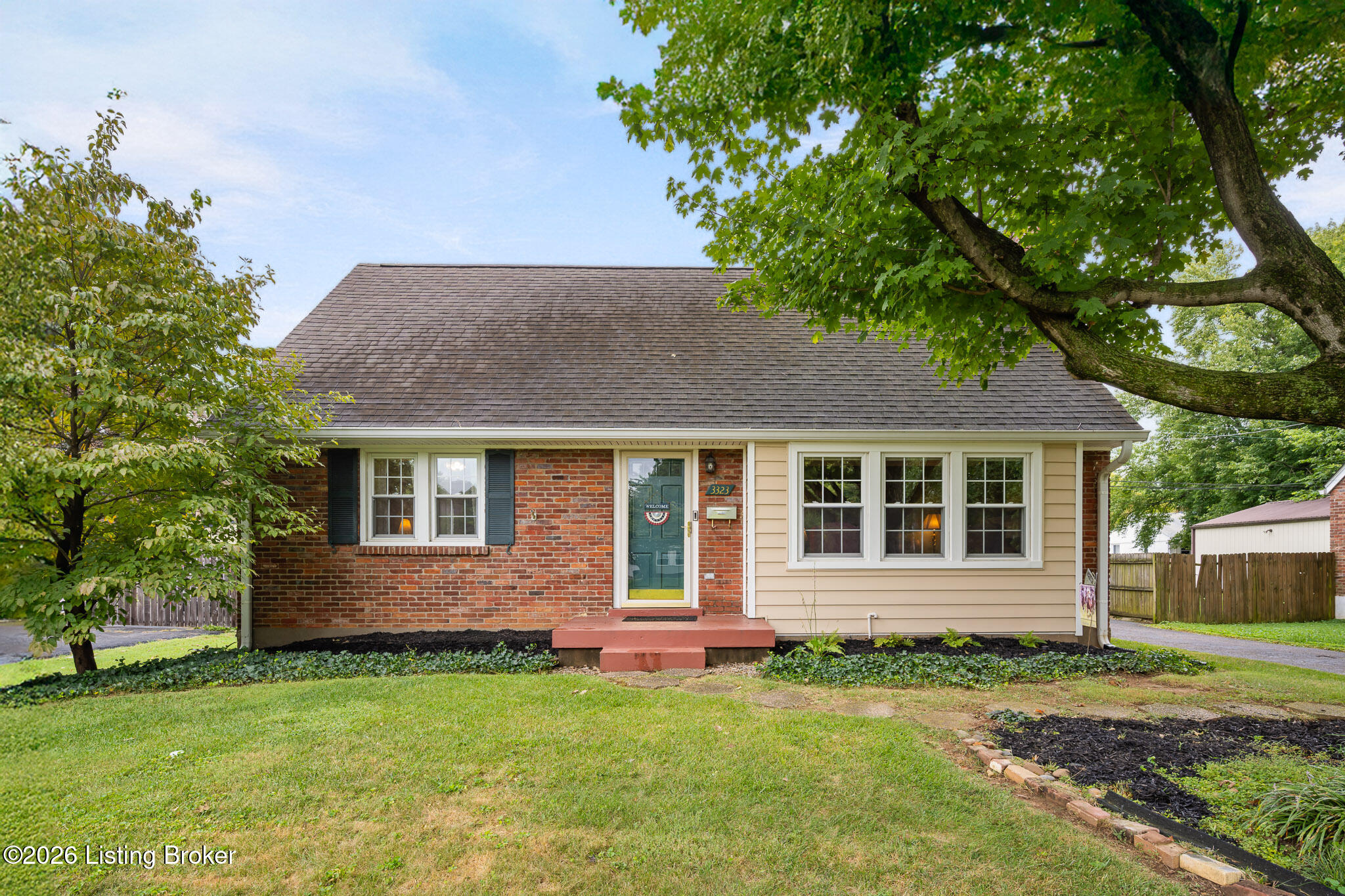 3323 Wellingmoor Ave Property Photo 1