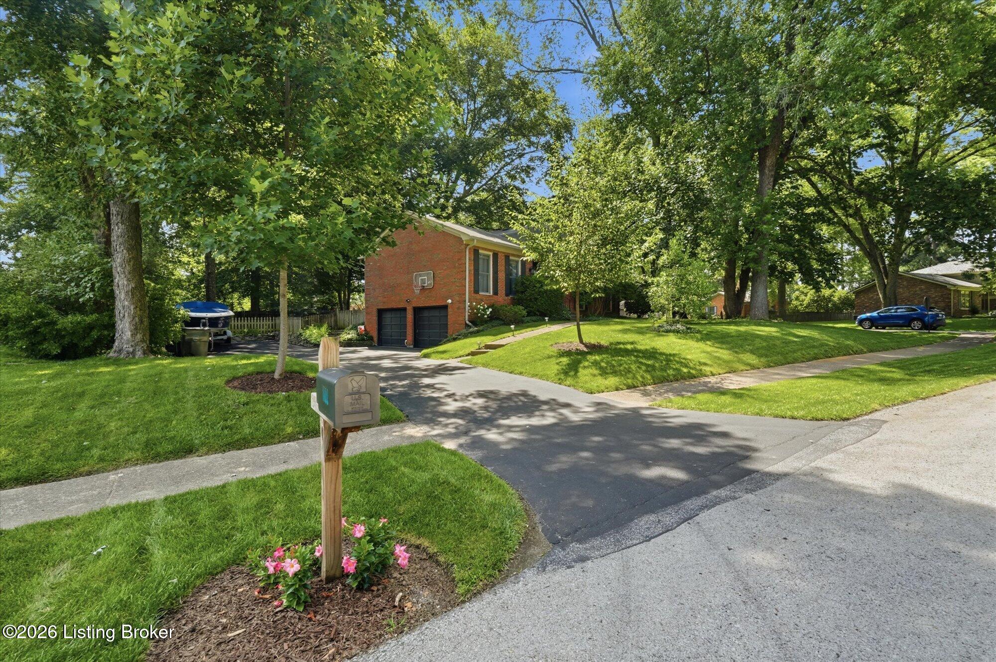 1102 Timber Oak Dr Property Photo 3