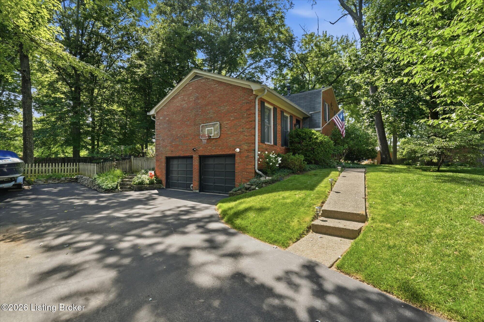 1102 Timber Oak Dr Property Photo 4