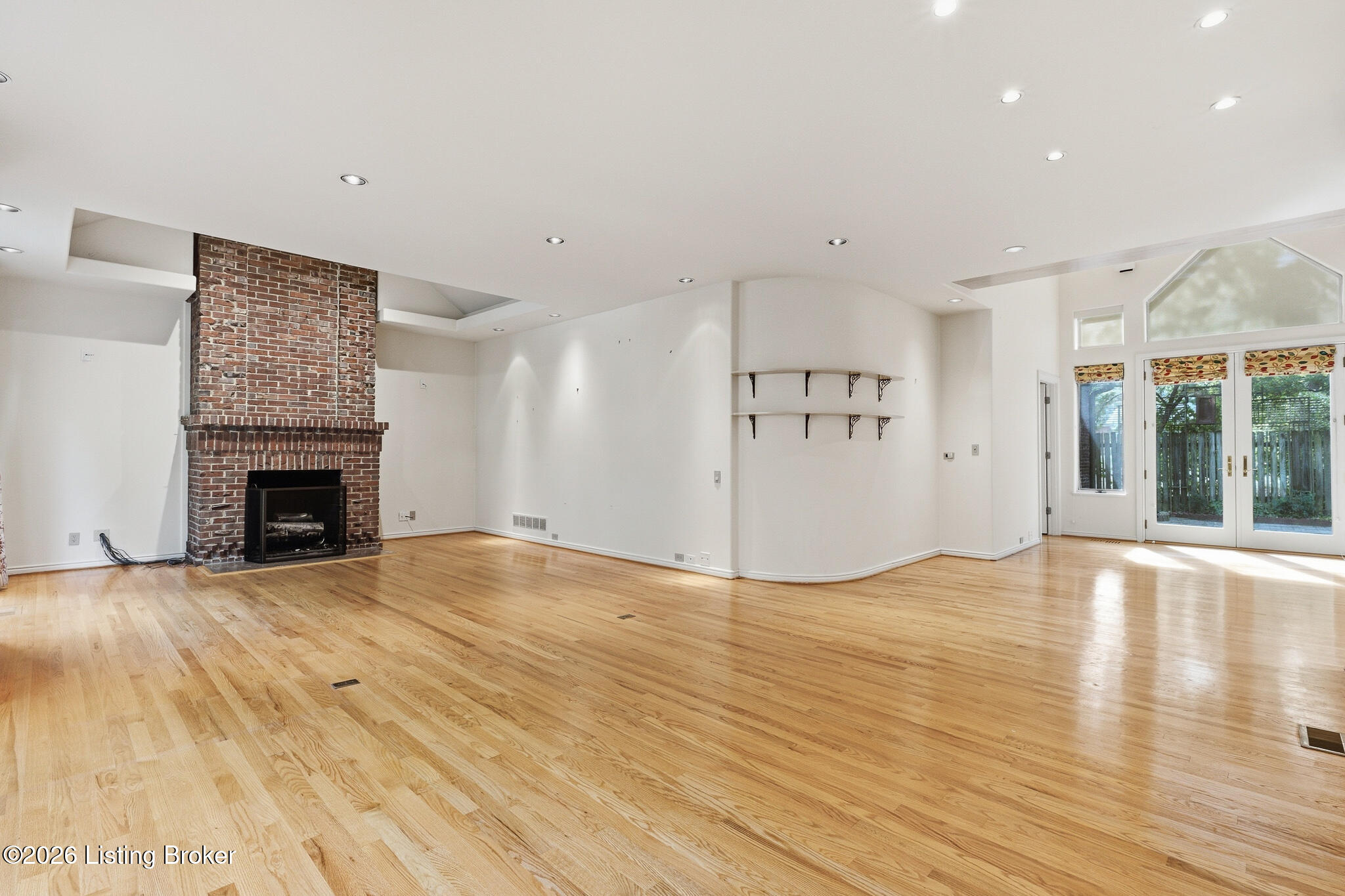 300 Penruth Ave Property Photo 6