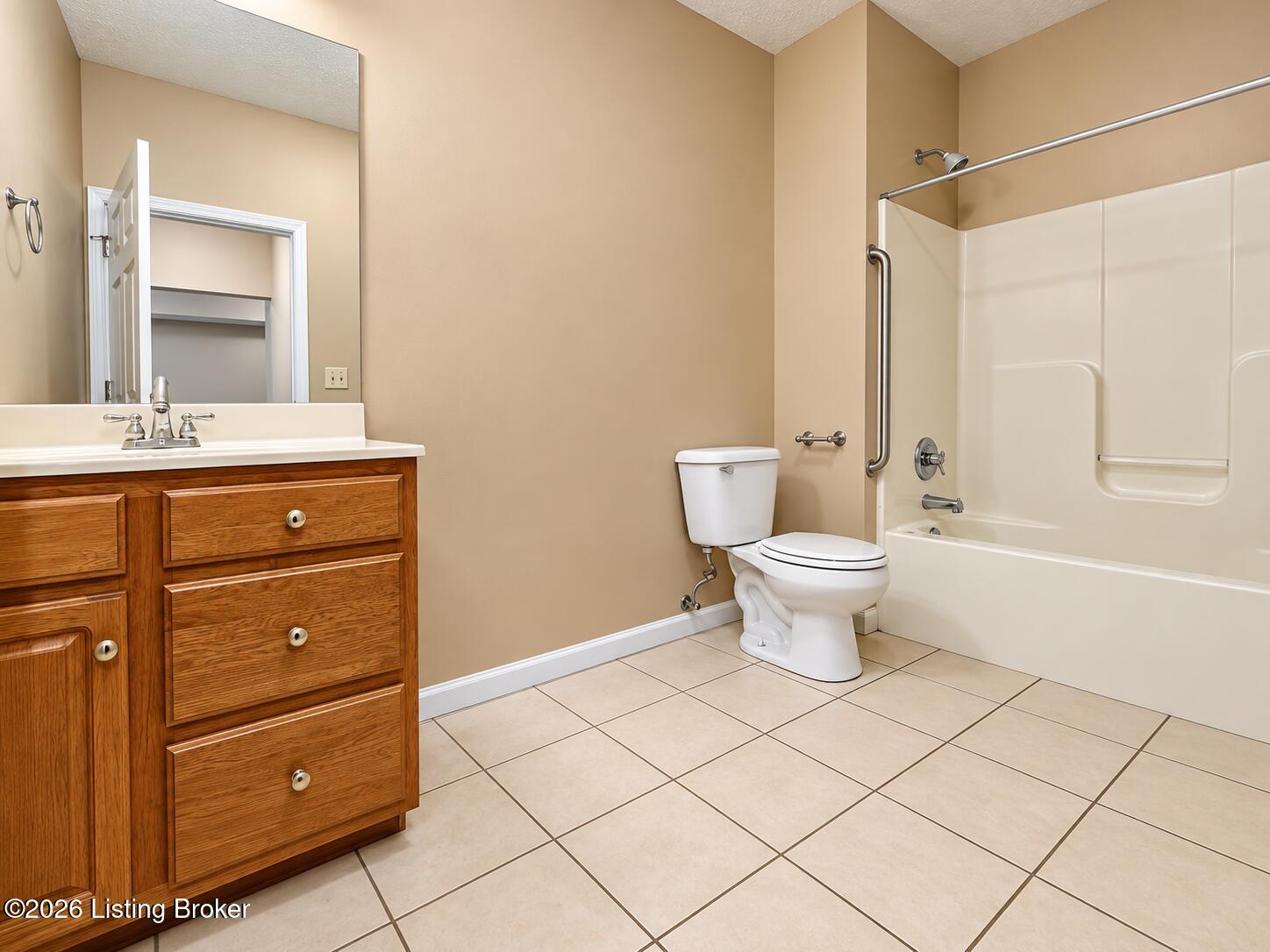 907 E Hackberry St 5 Property Photo 6