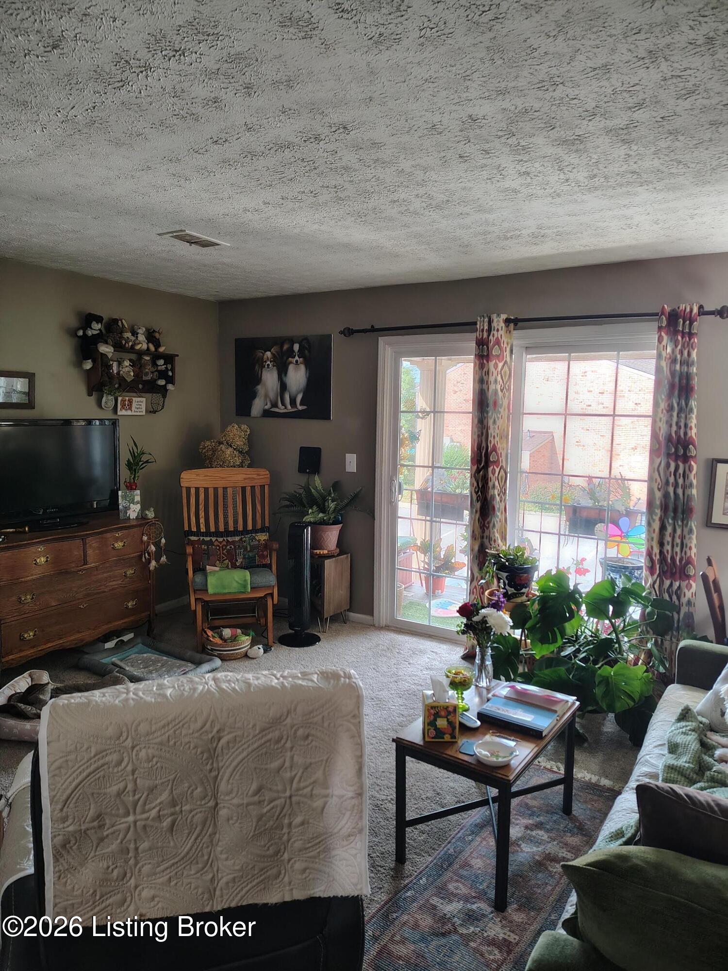 431 Logsdon Ct Property Photo 4