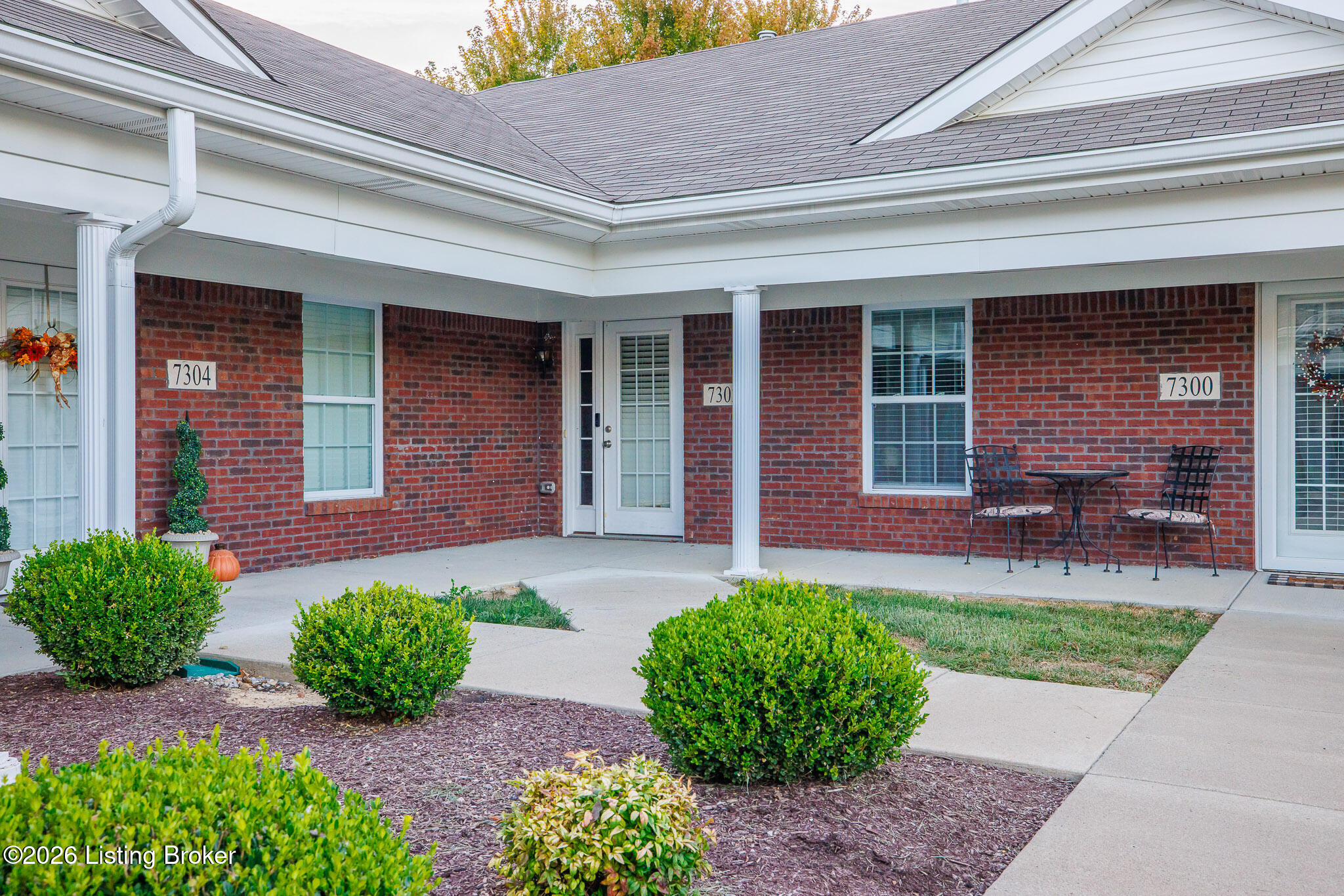 7302 Fox Hollow Way Property Photo 2