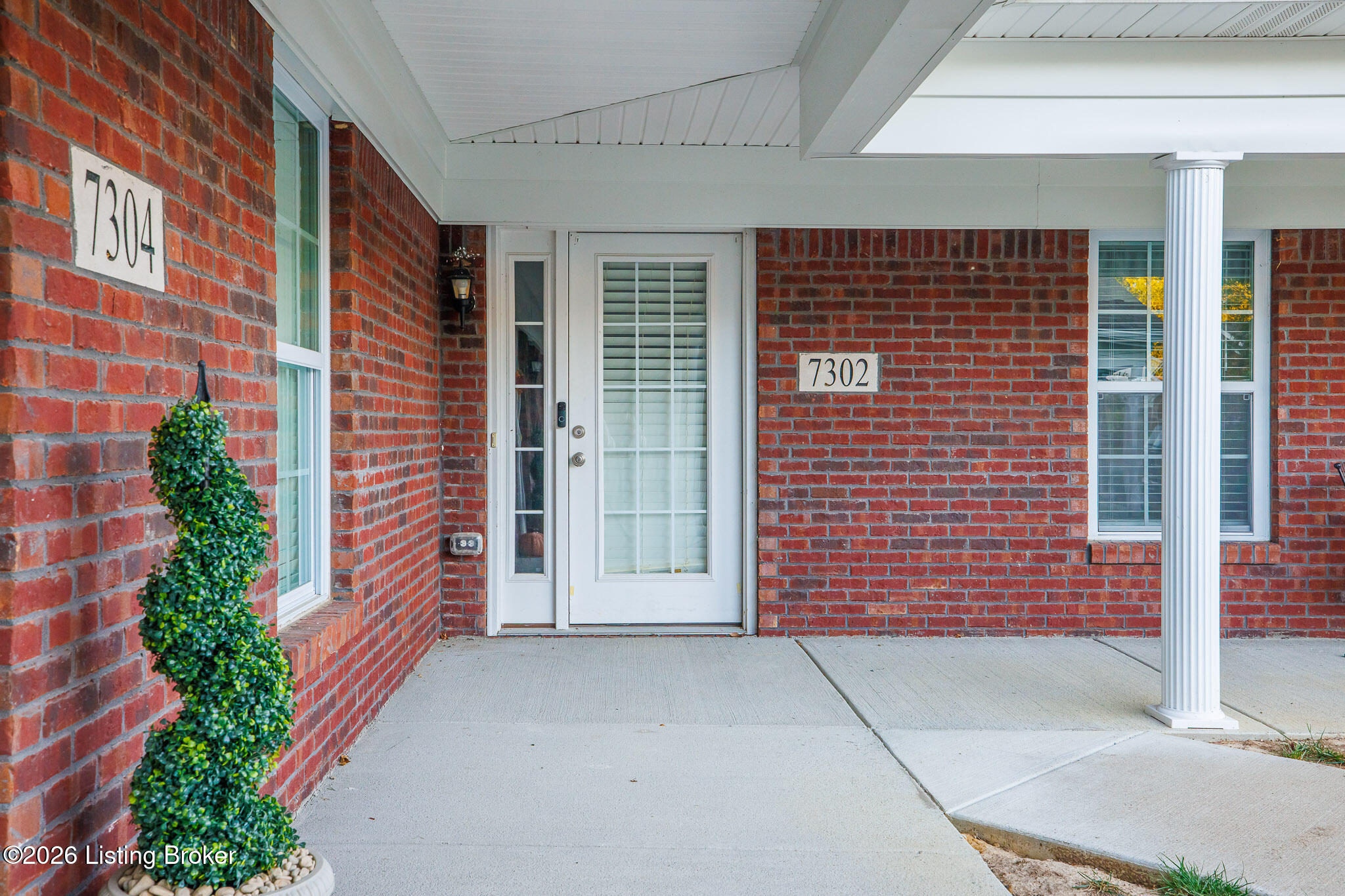 7302 Fox Hollow Way Property Photo 3