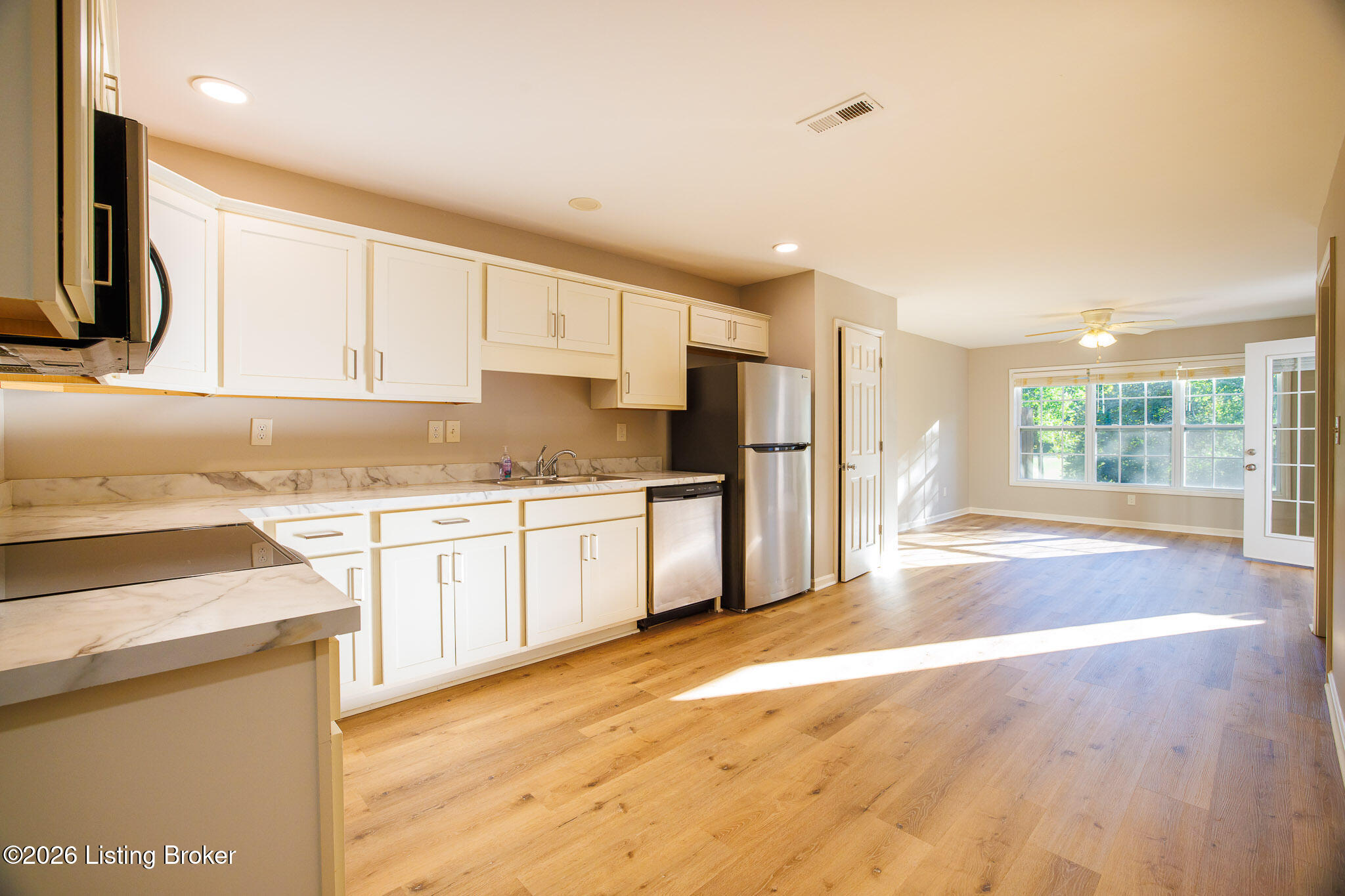 7302 Fox Hollow Way Property Photo 9