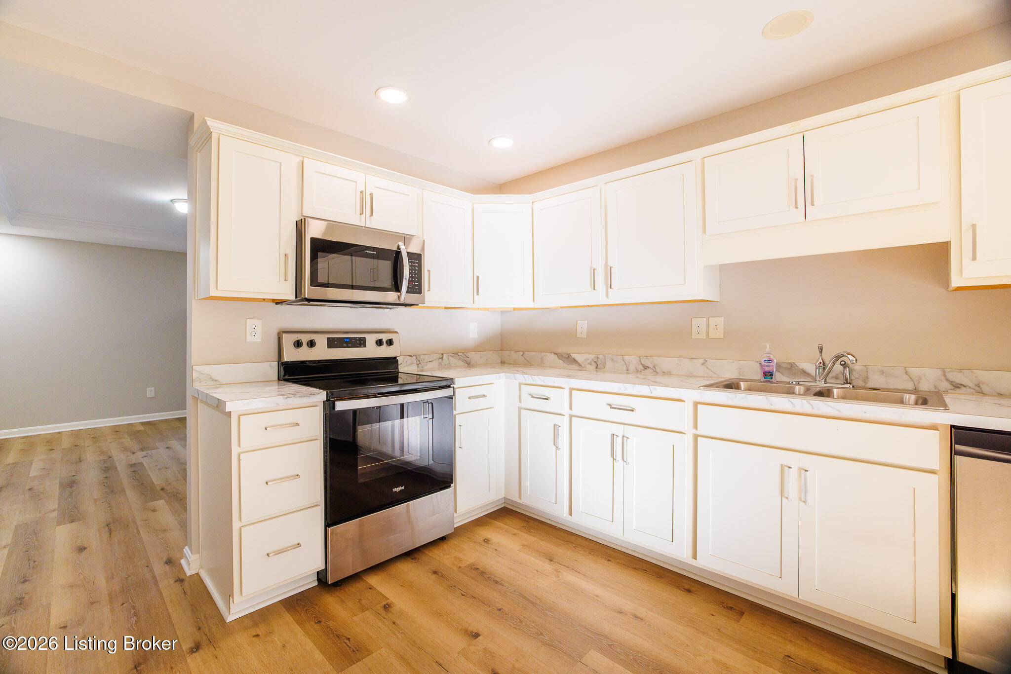 7302 Fox Hollow Way Property Photo 13