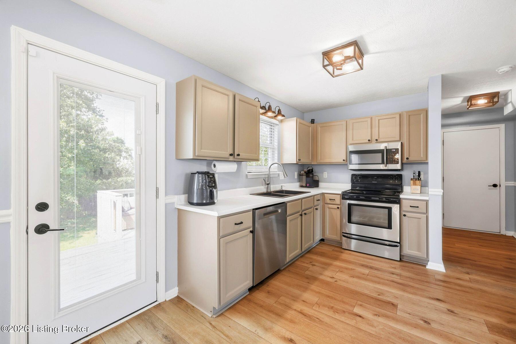 10603 Bayport Rd Property Photo 7