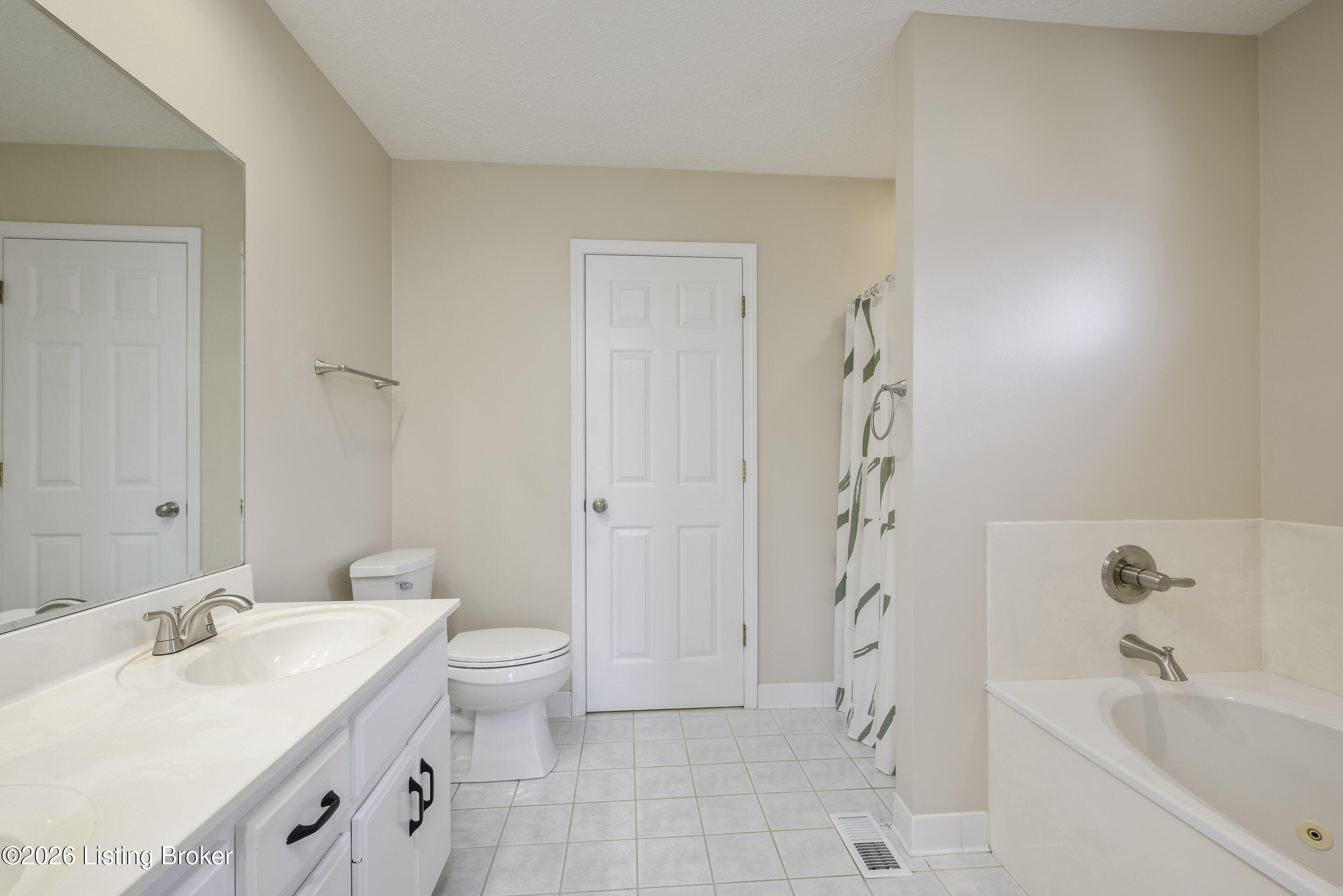 5114 Hunters Point Cir Property Photo 11
