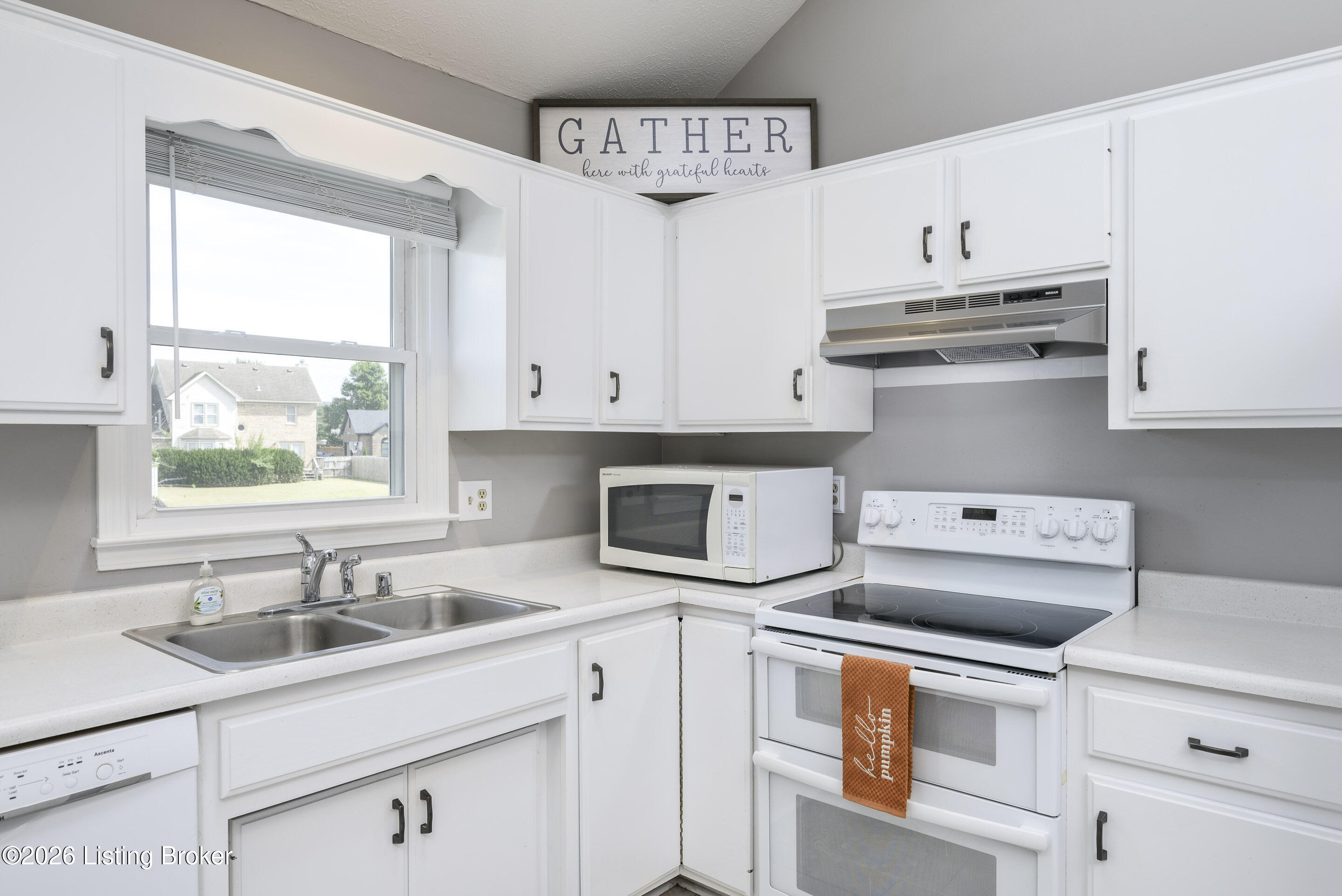 5114 Hunters Point Cir Property Photo 26