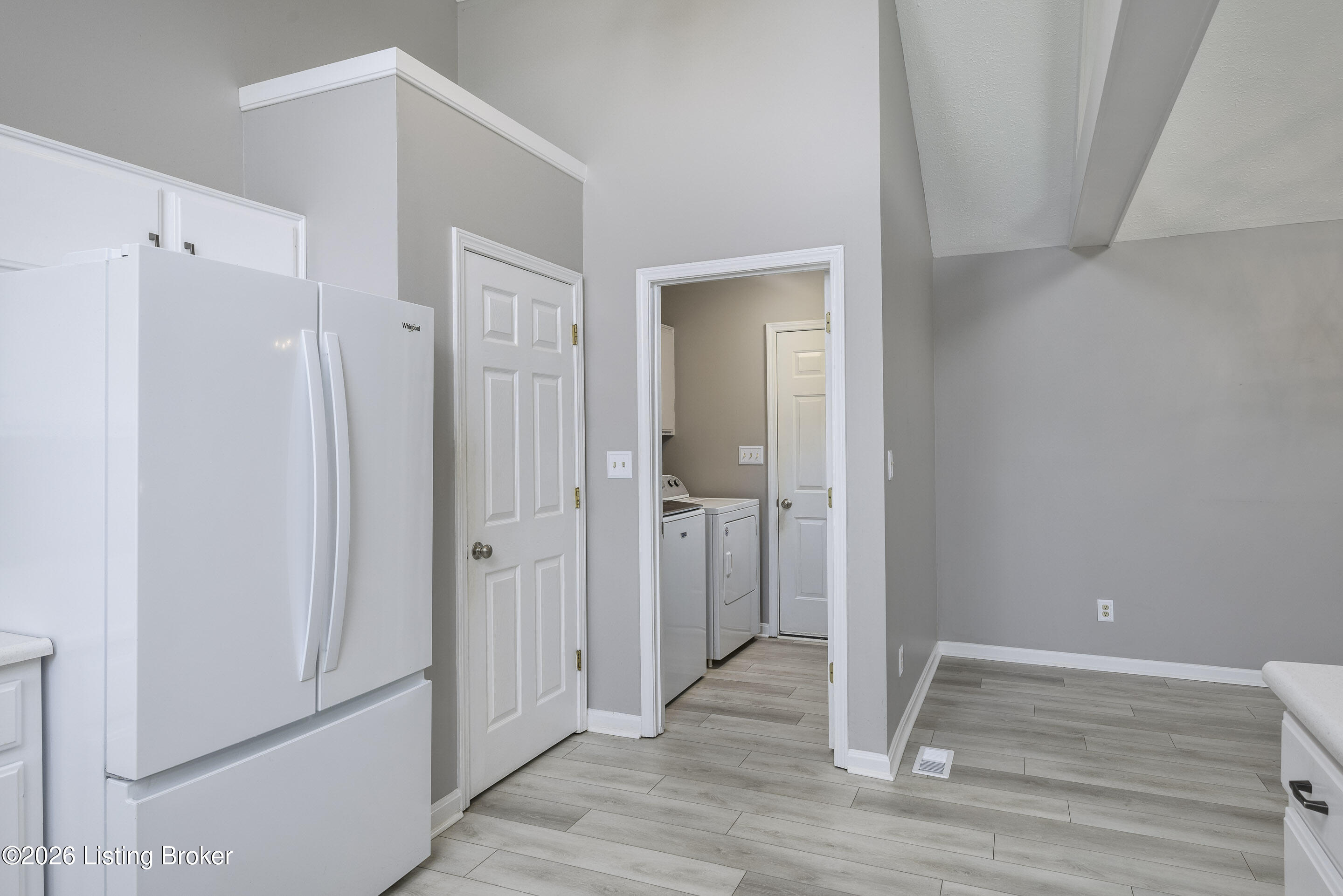 5114 Hunters Point Cir Property Photo 28