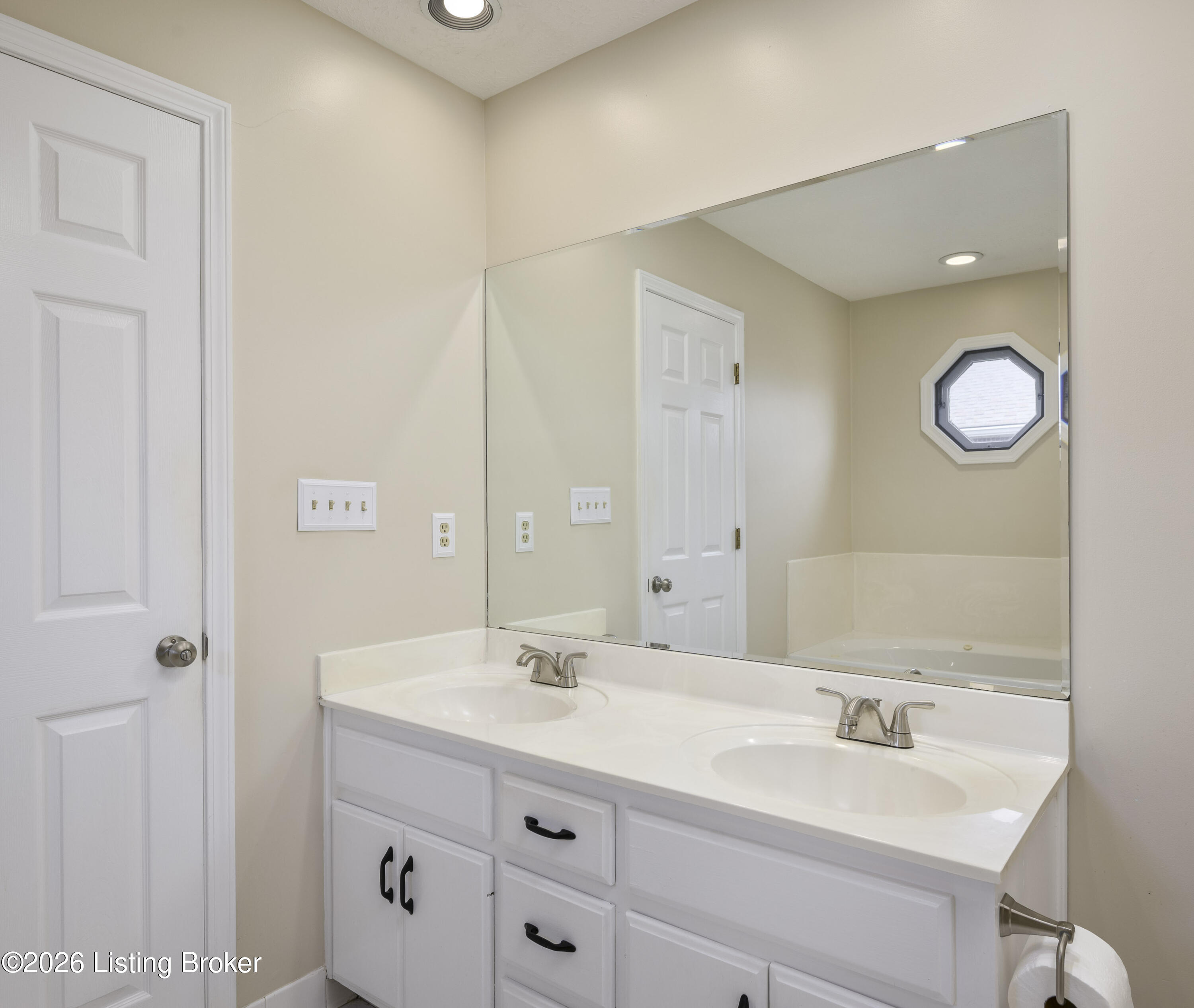 5114 Hunters Point Cir Property Photo 30