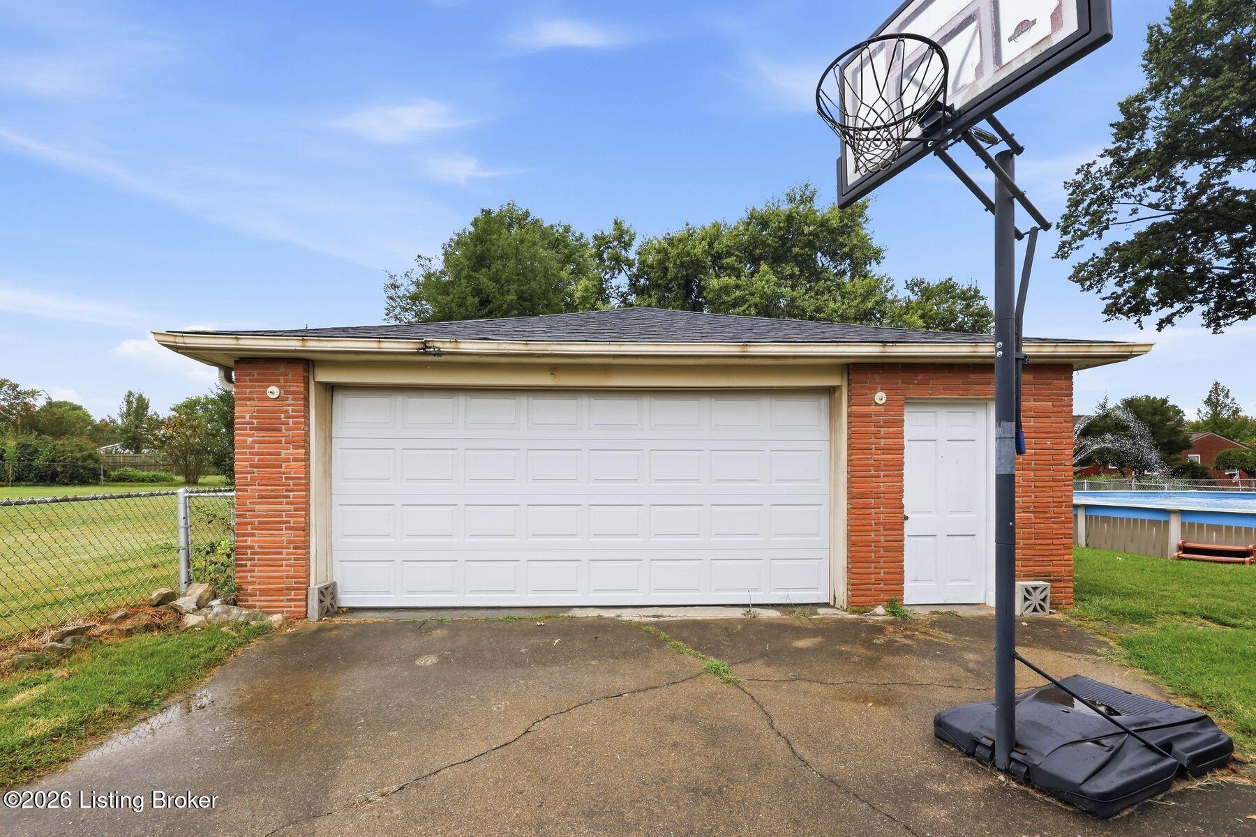 8100 Cedar Brook Dr Property Photo 3