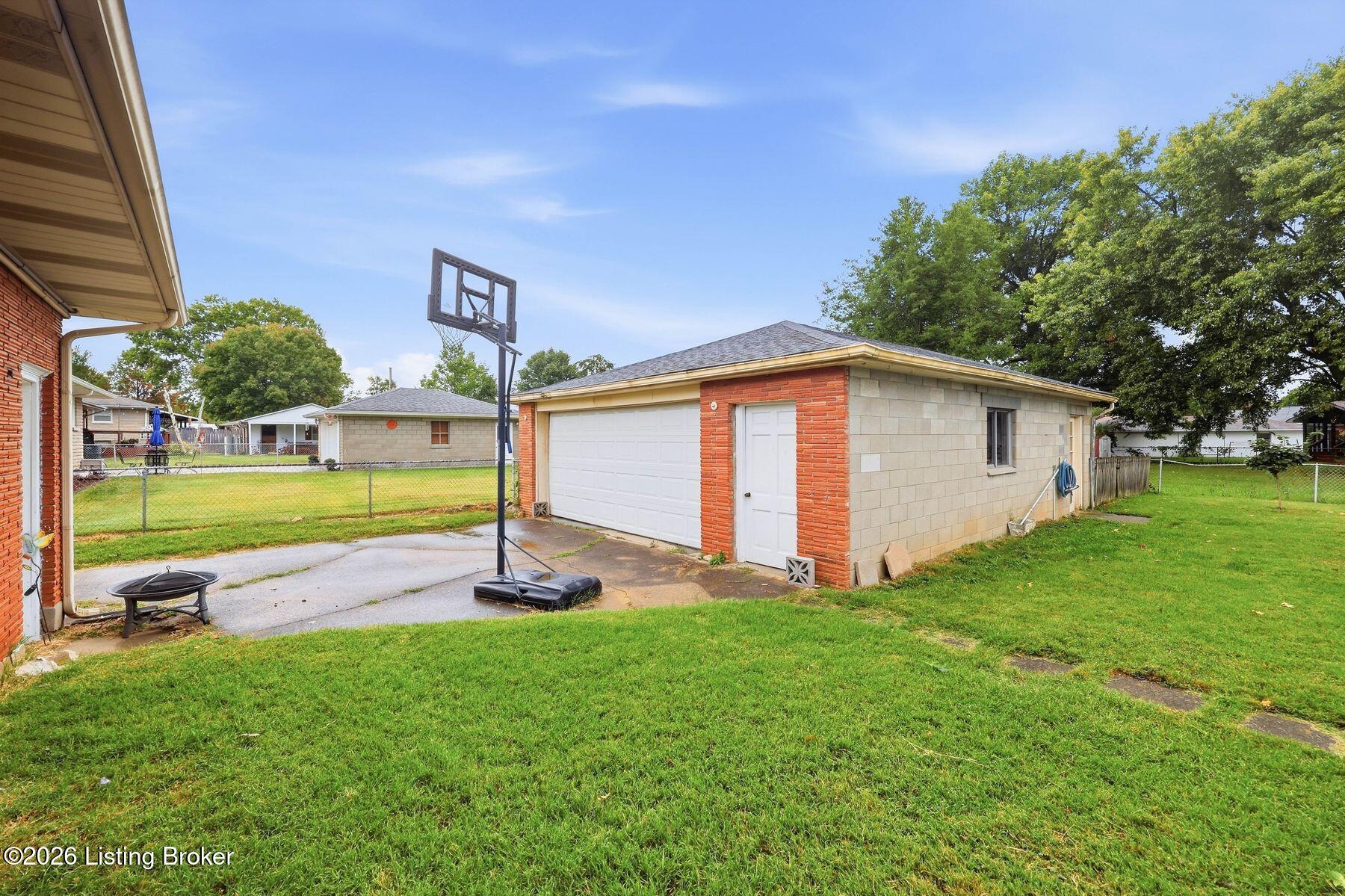 8100 Cedar Brook Dr Property Photo 42