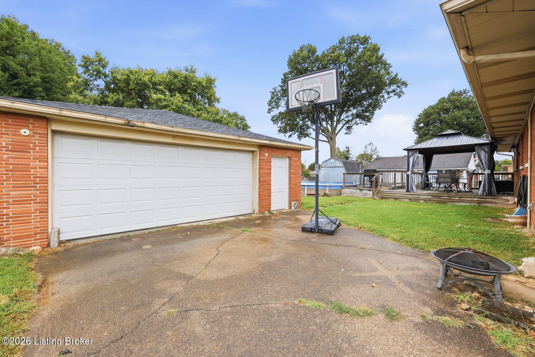 8100 Cedar Brook Dr Property Photo 43