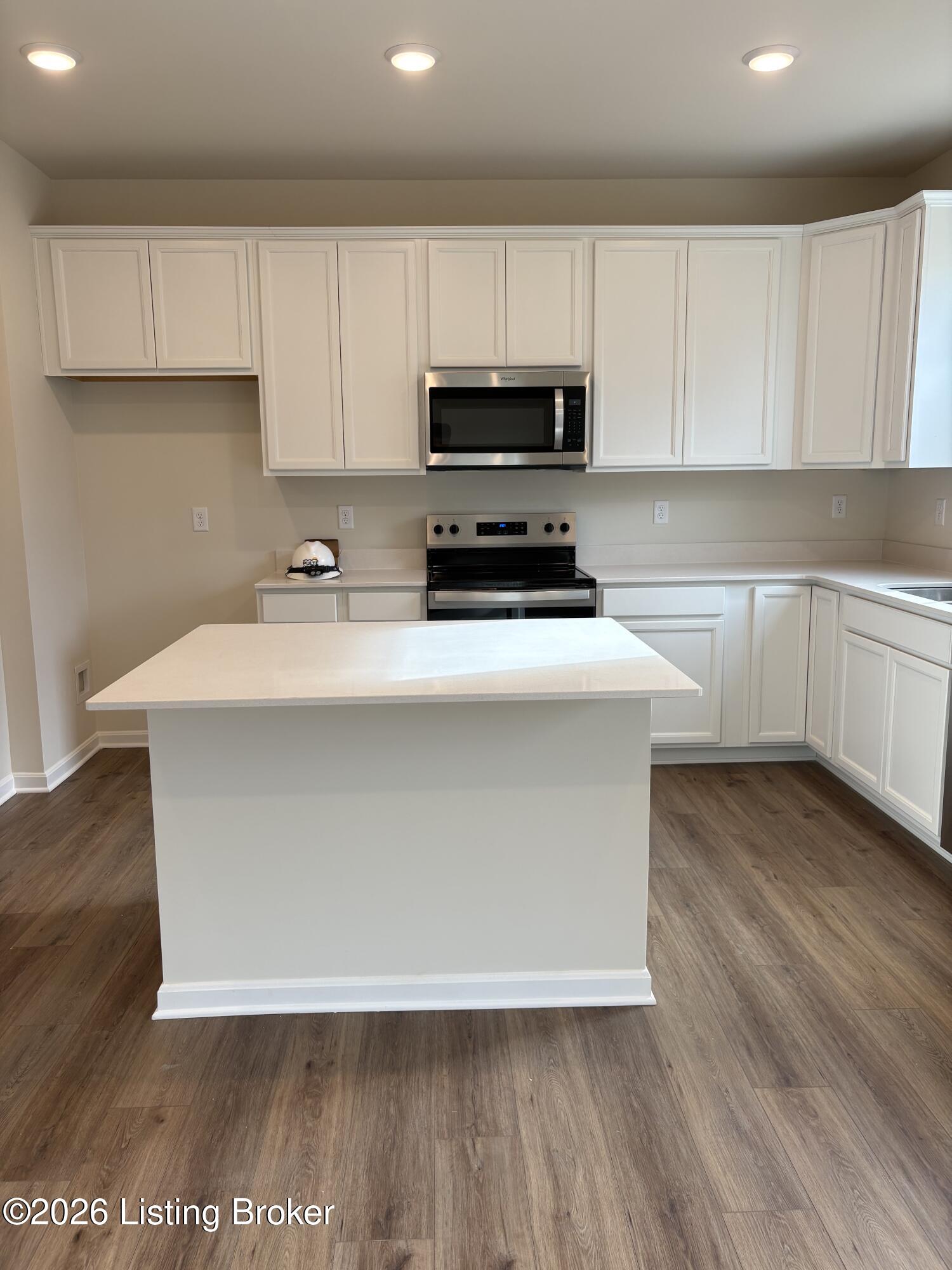 2013 Lyndon Green Cir Property Photo 3