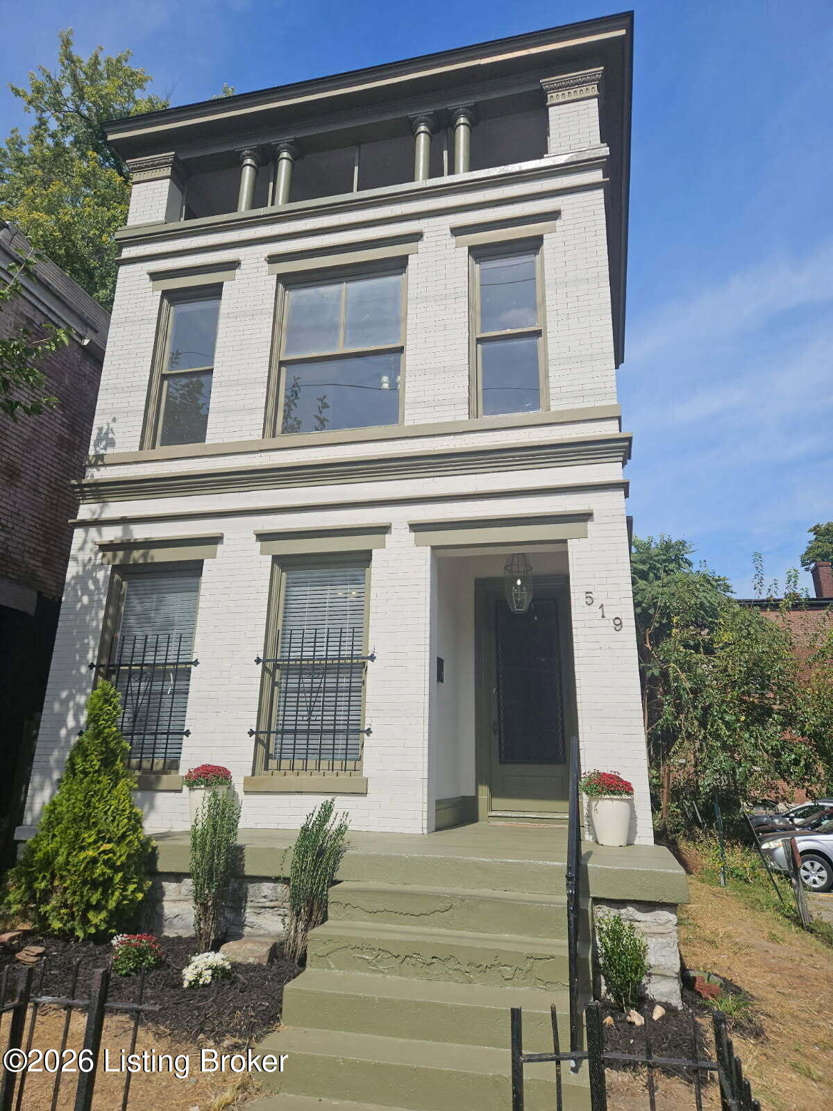519 W Hill St Property Photo 1