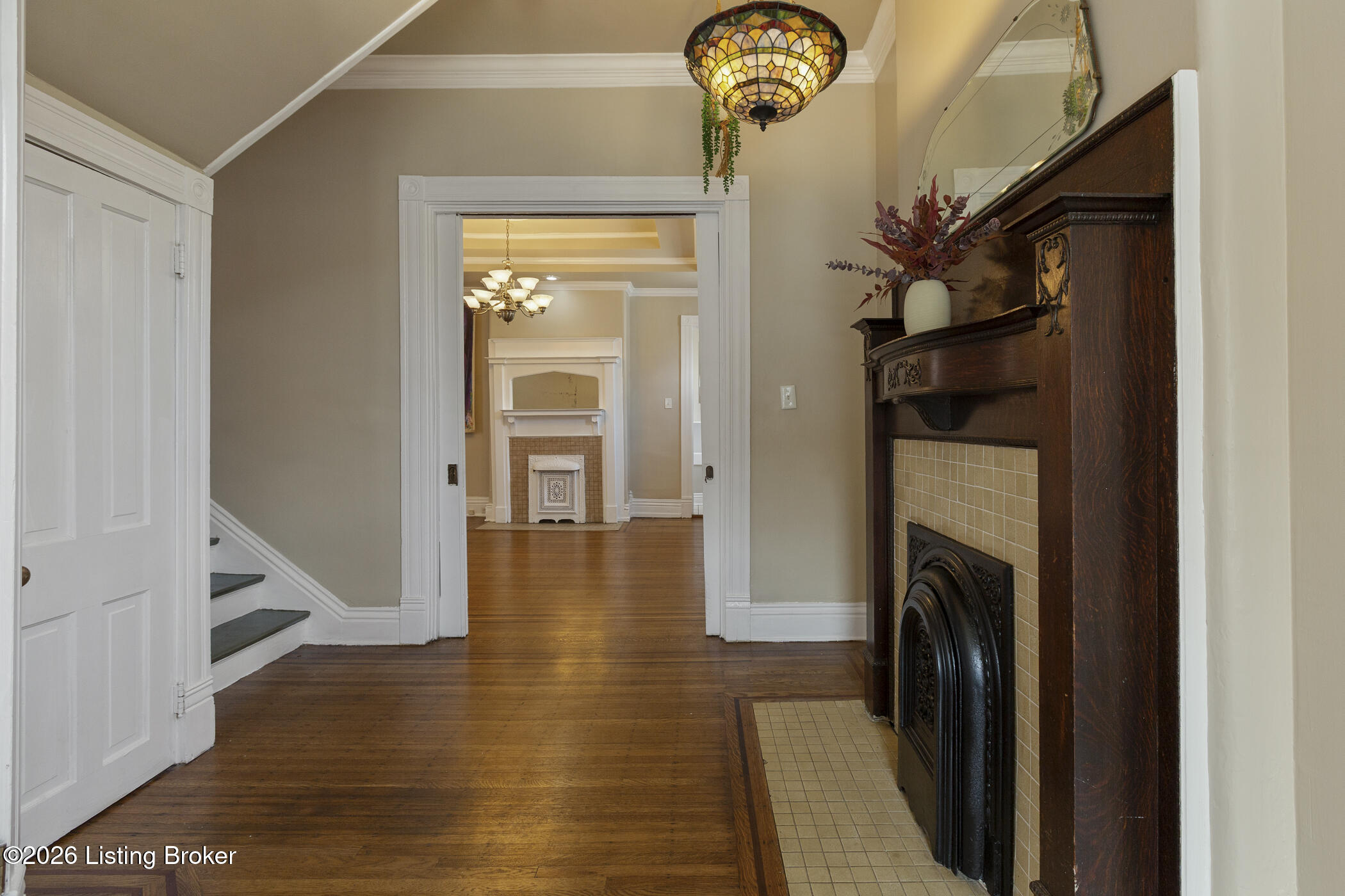 519 W Hill St Property Photo 4