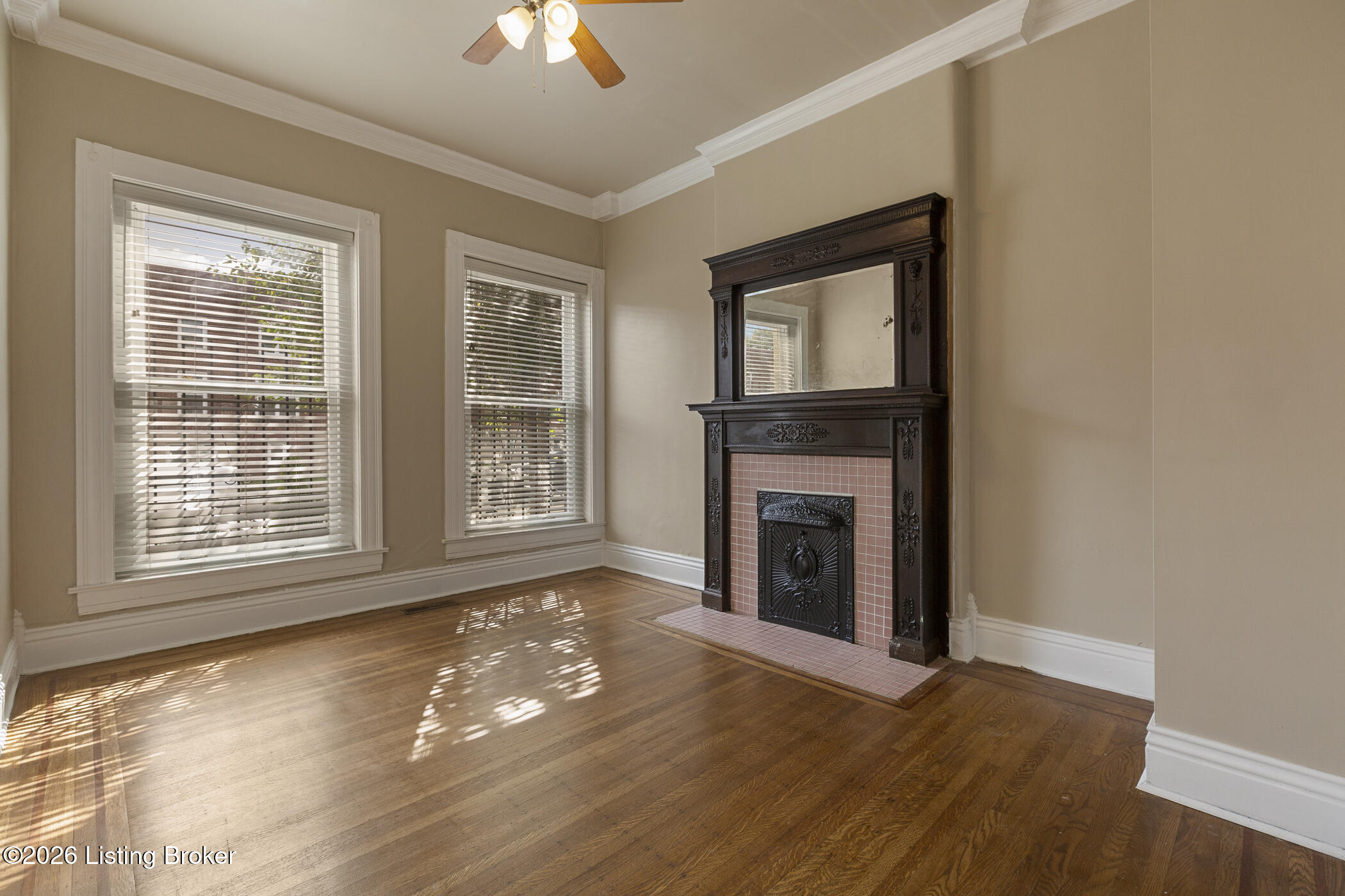 519 W Hill St Property Photo 7