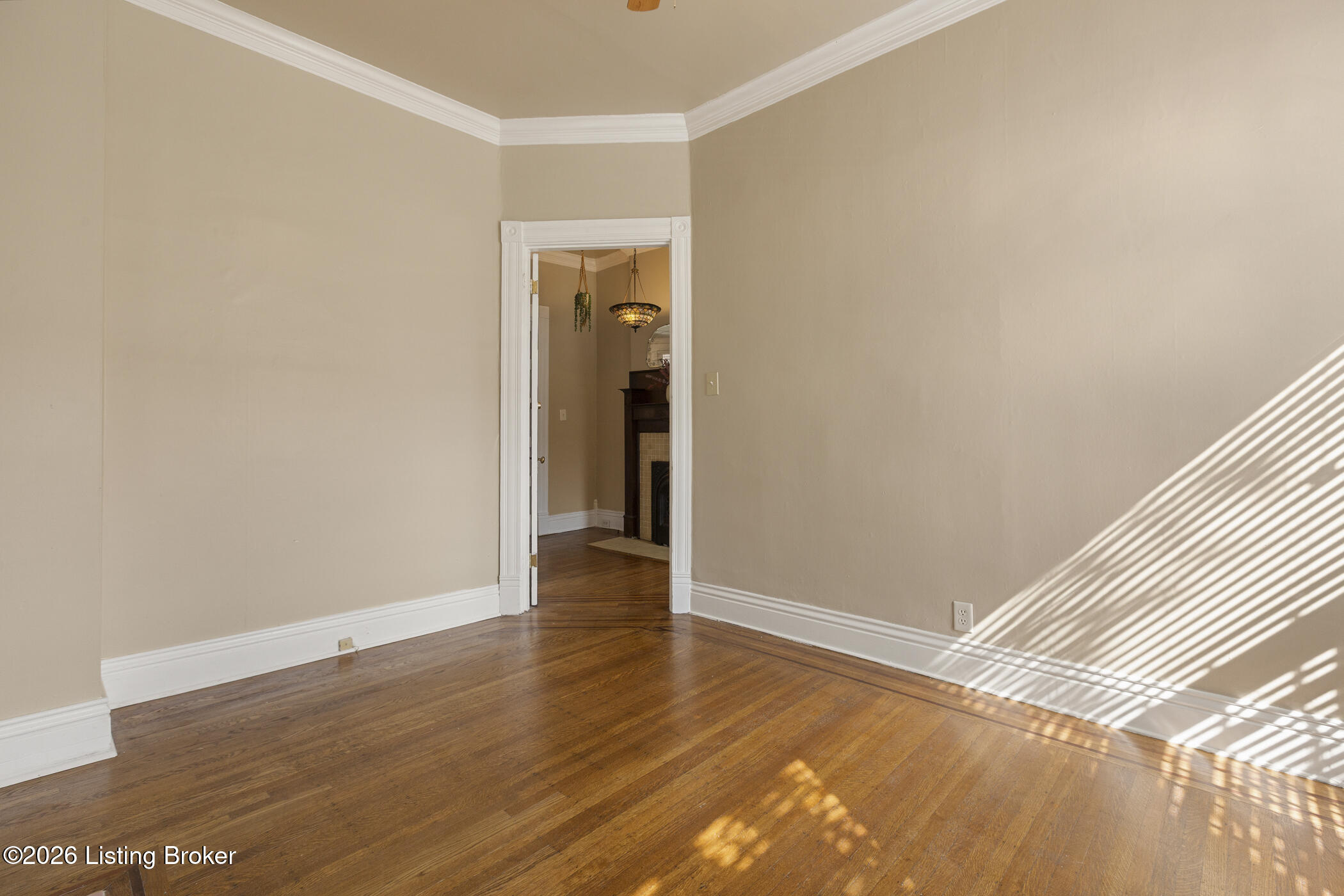519 W Hill St Property Photo 8
