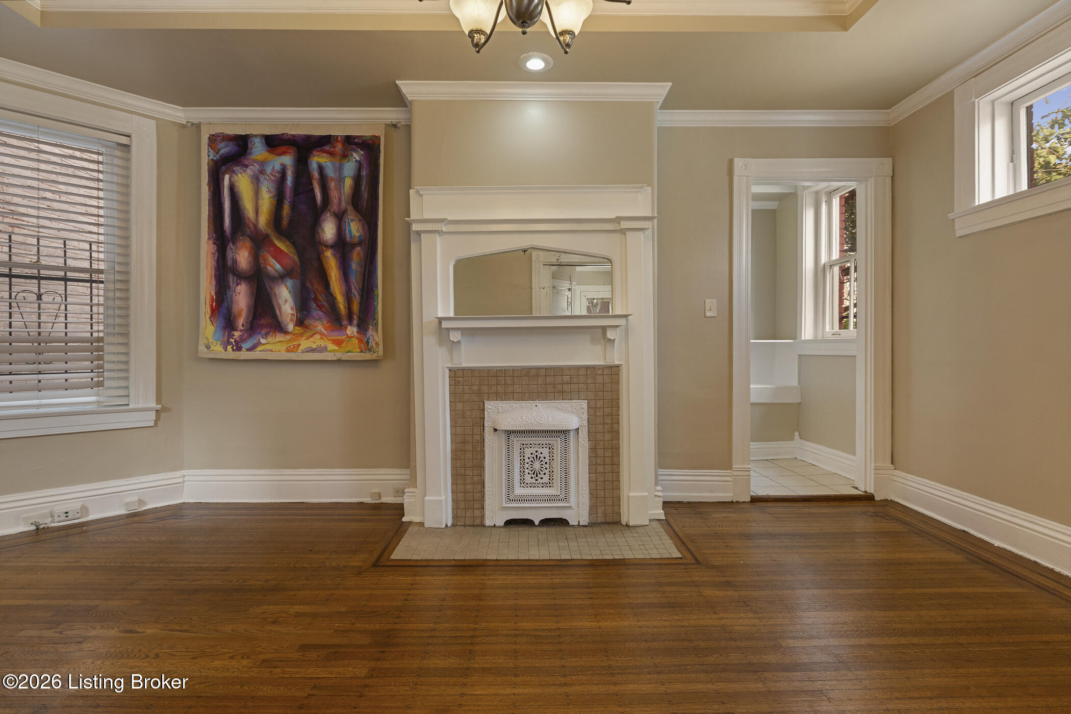 519 W Hill St Property Photo 9