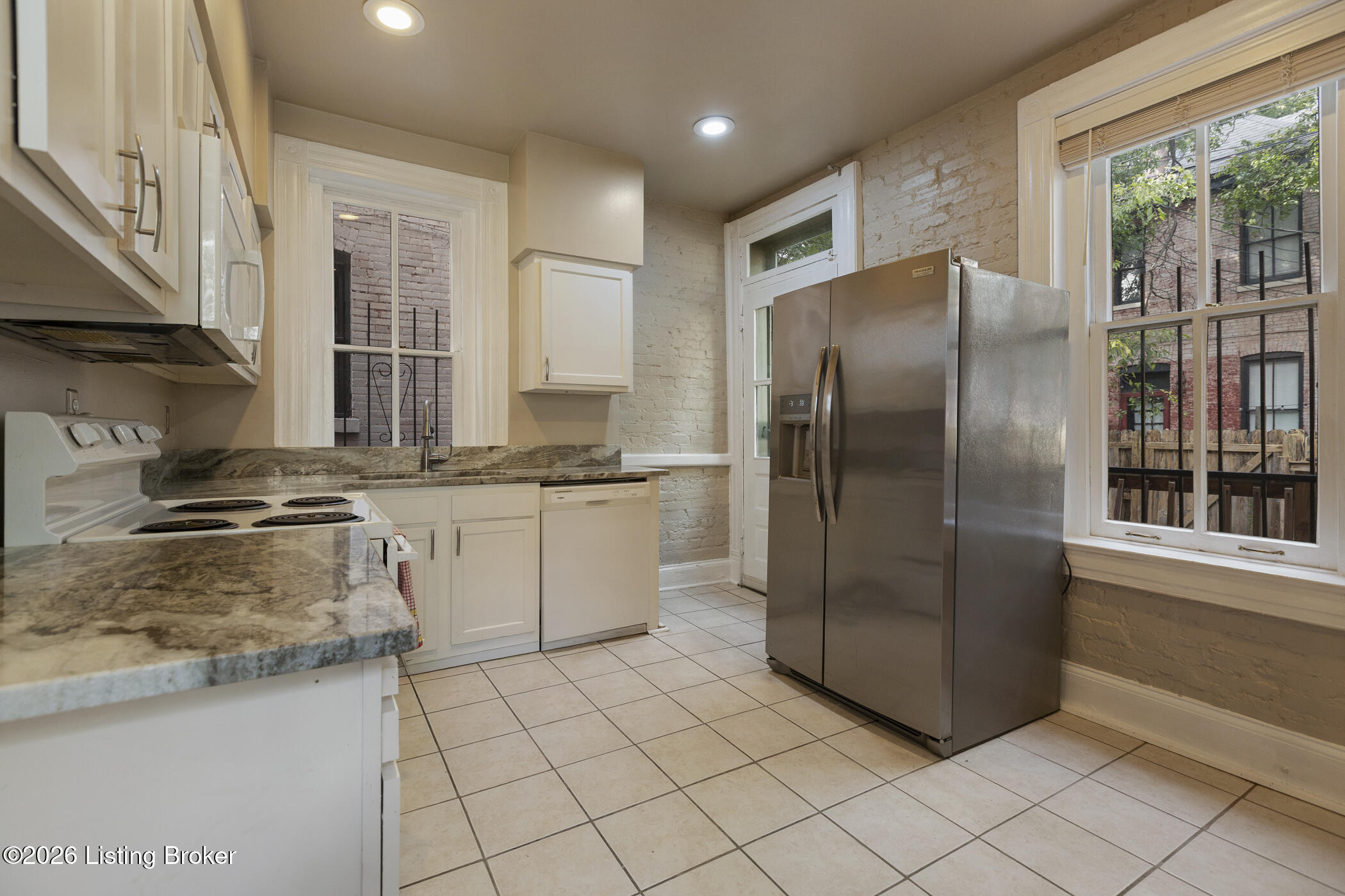 519 W Hill St Property Photo 15