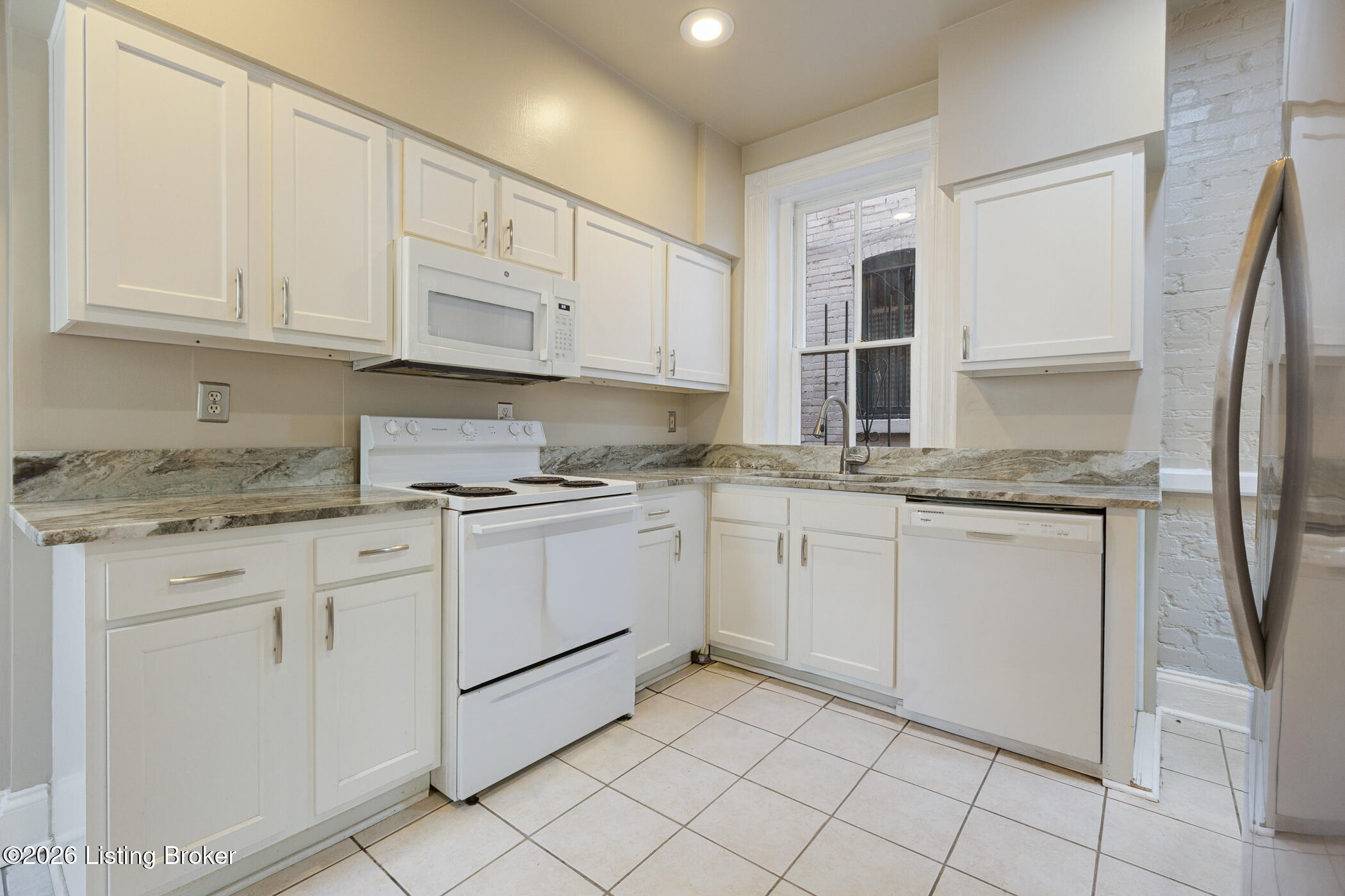 519 W Hill St Property Photo 17