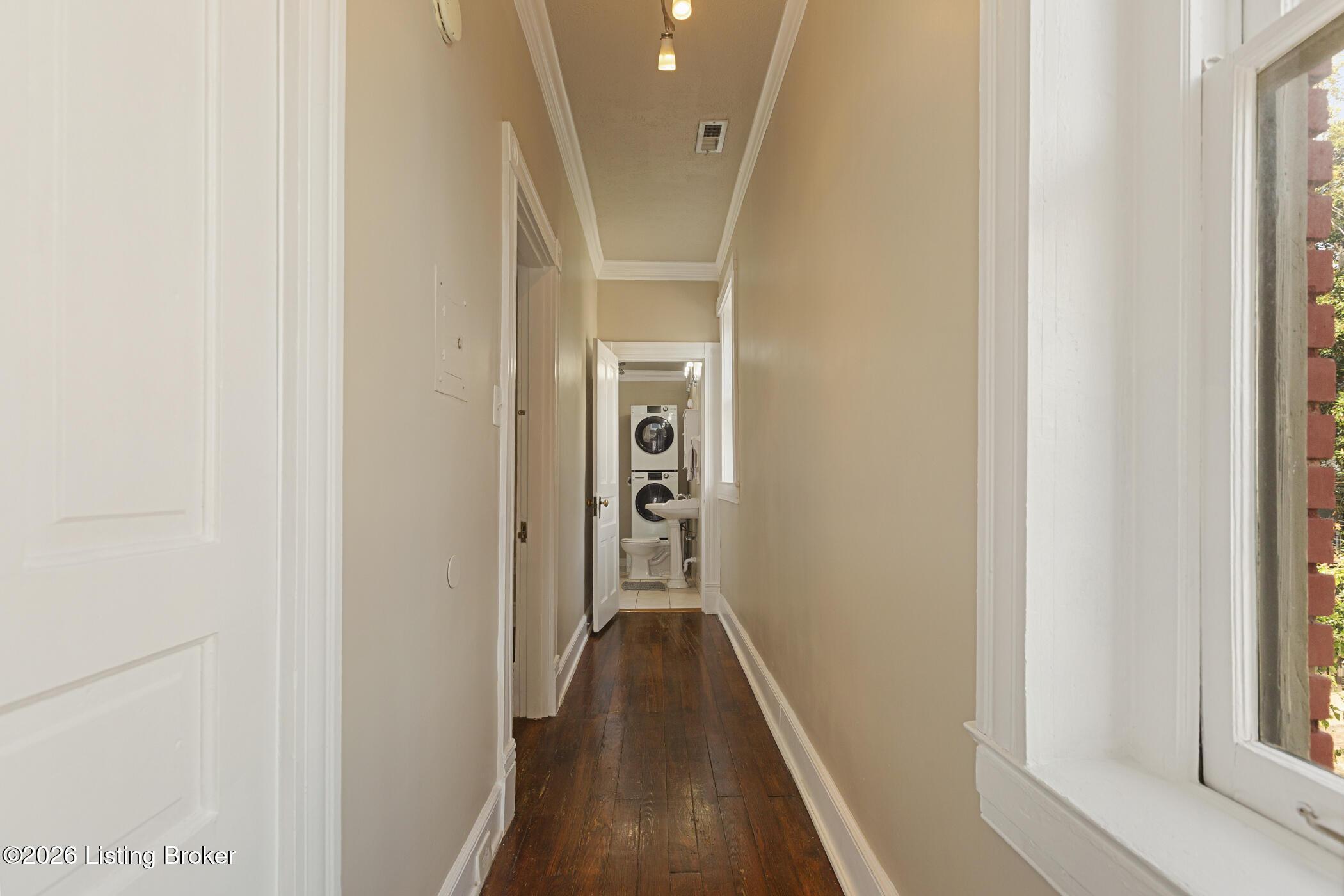 519 W Hill St Property Photo 23