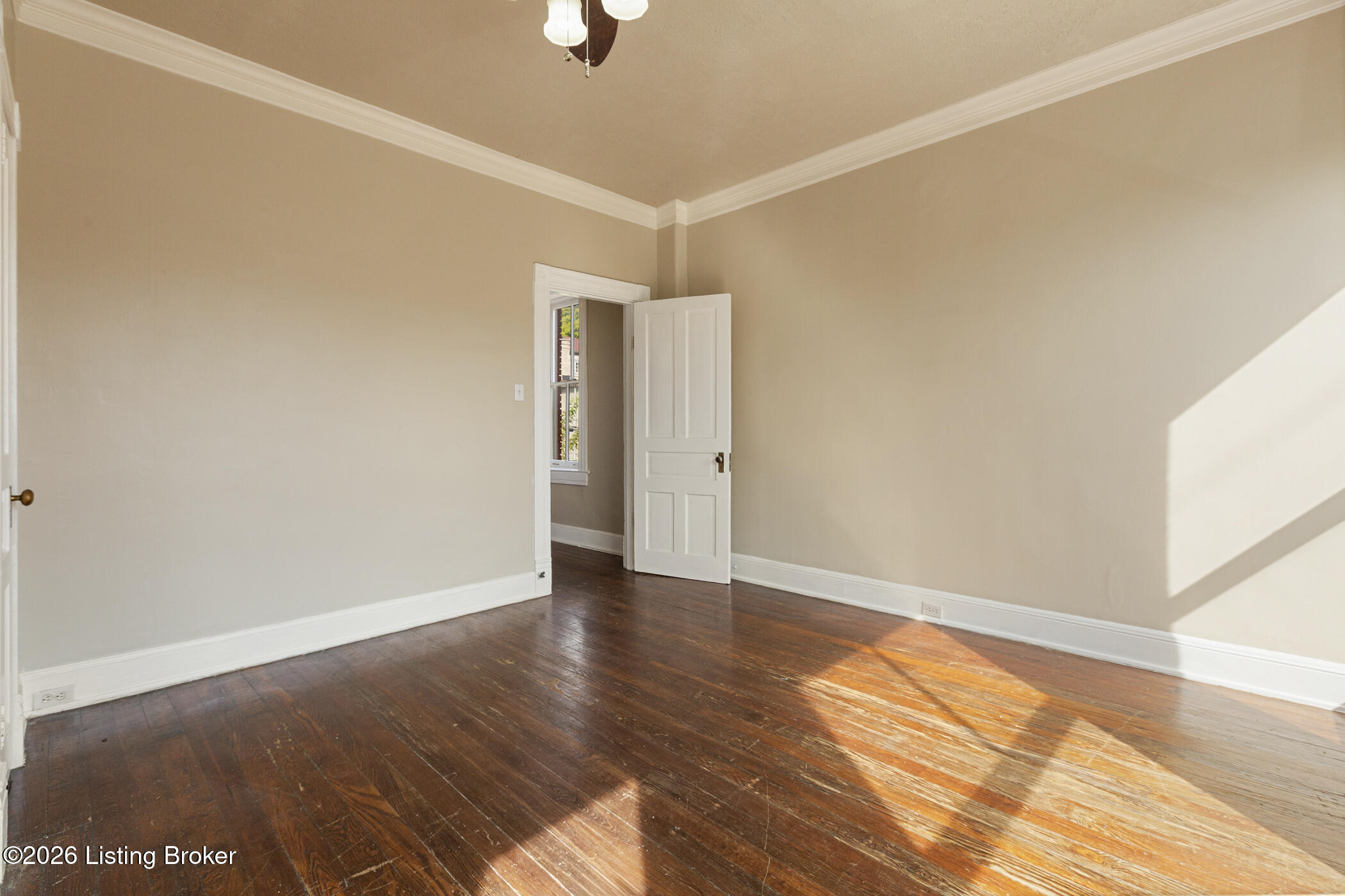 519 W Hill St Property Photo 31