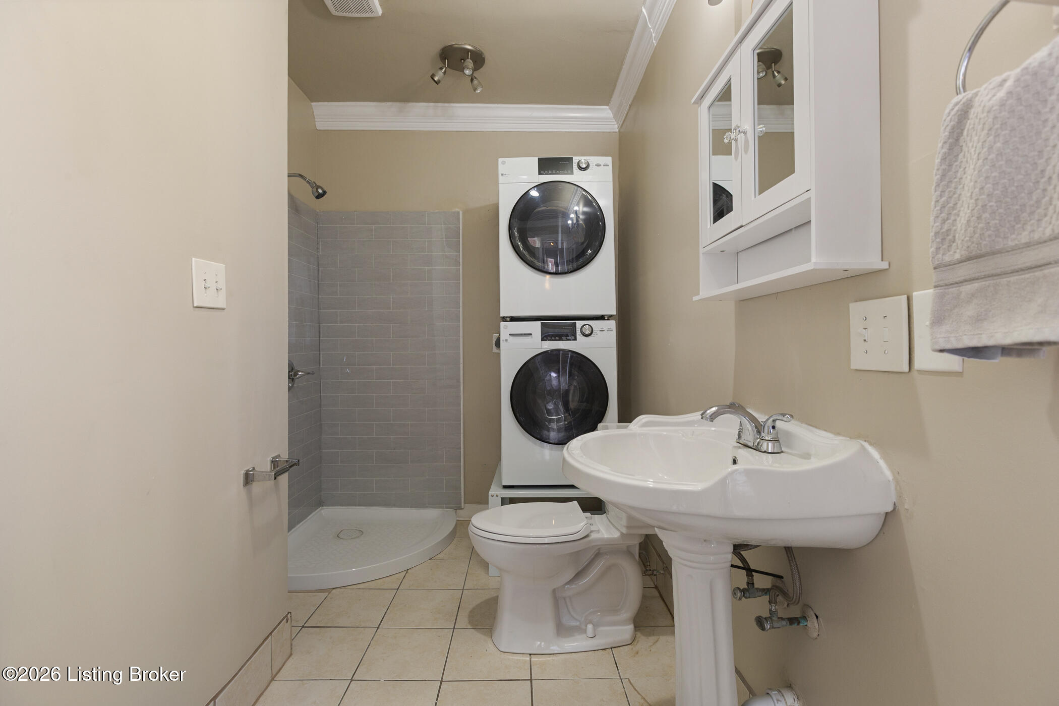 519 W Hill St Property Photo 32