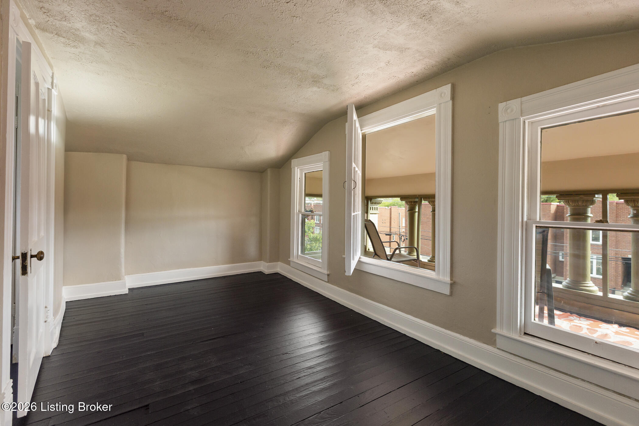 519 W Hill St Property Photo 34