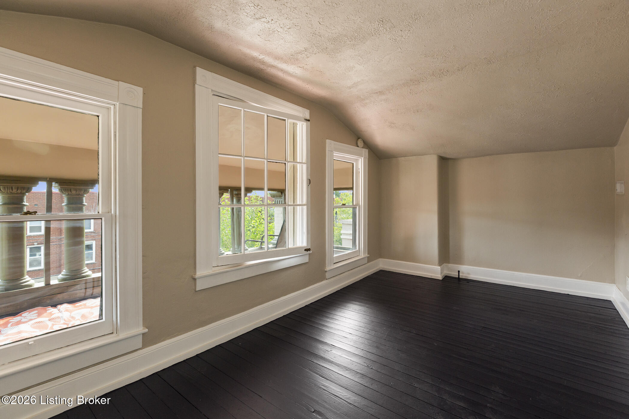 519 W Hill St Property Photo 35