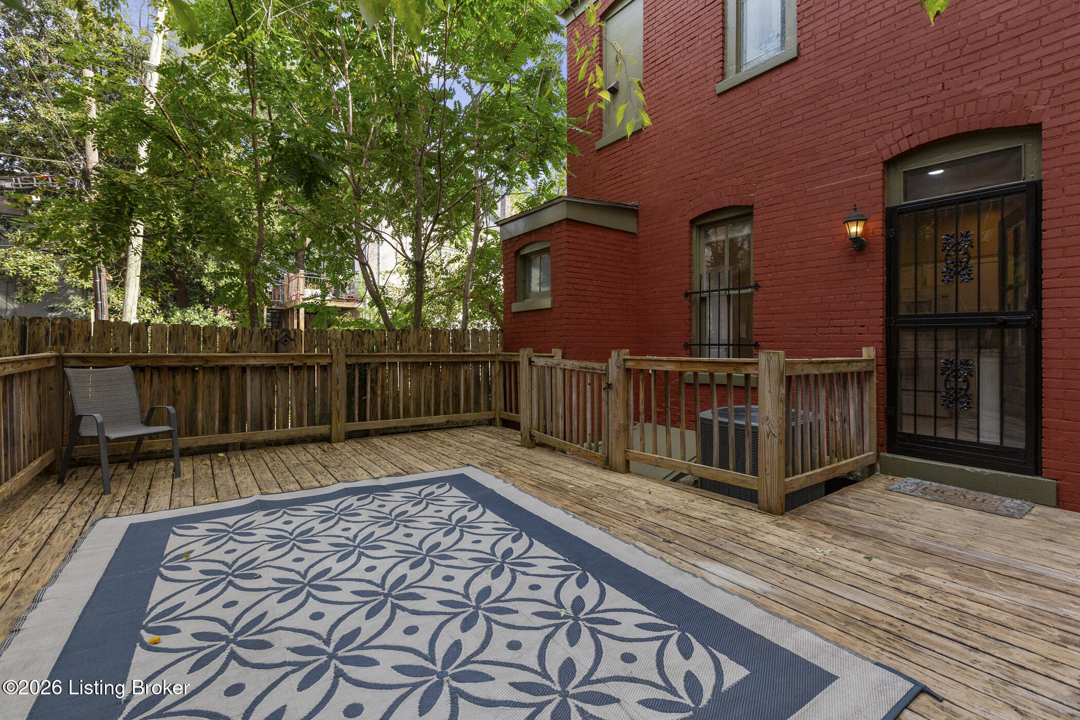 519 W Hill St Property Photo 40