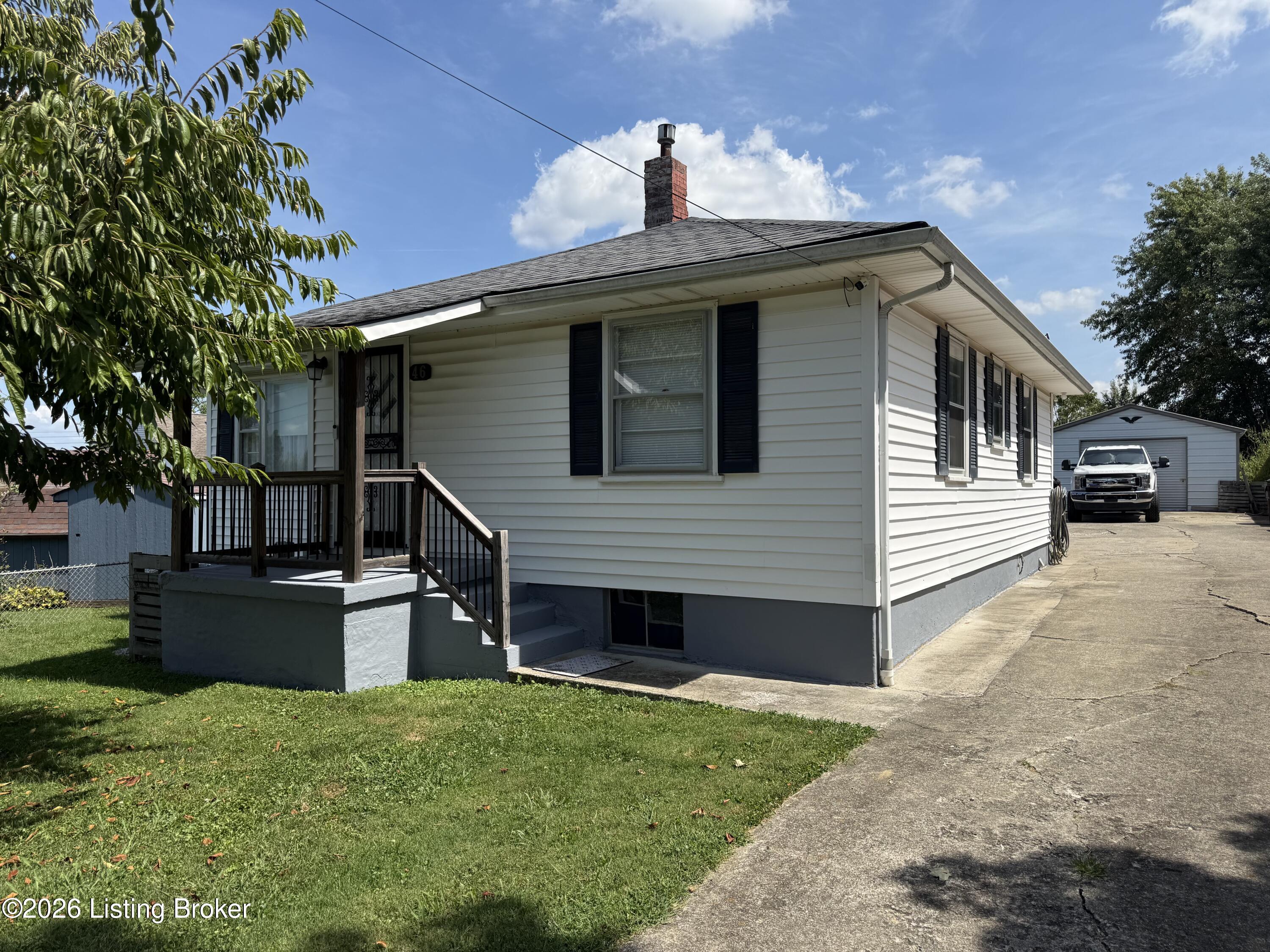 46 Lakeview Dr Property Photo 3