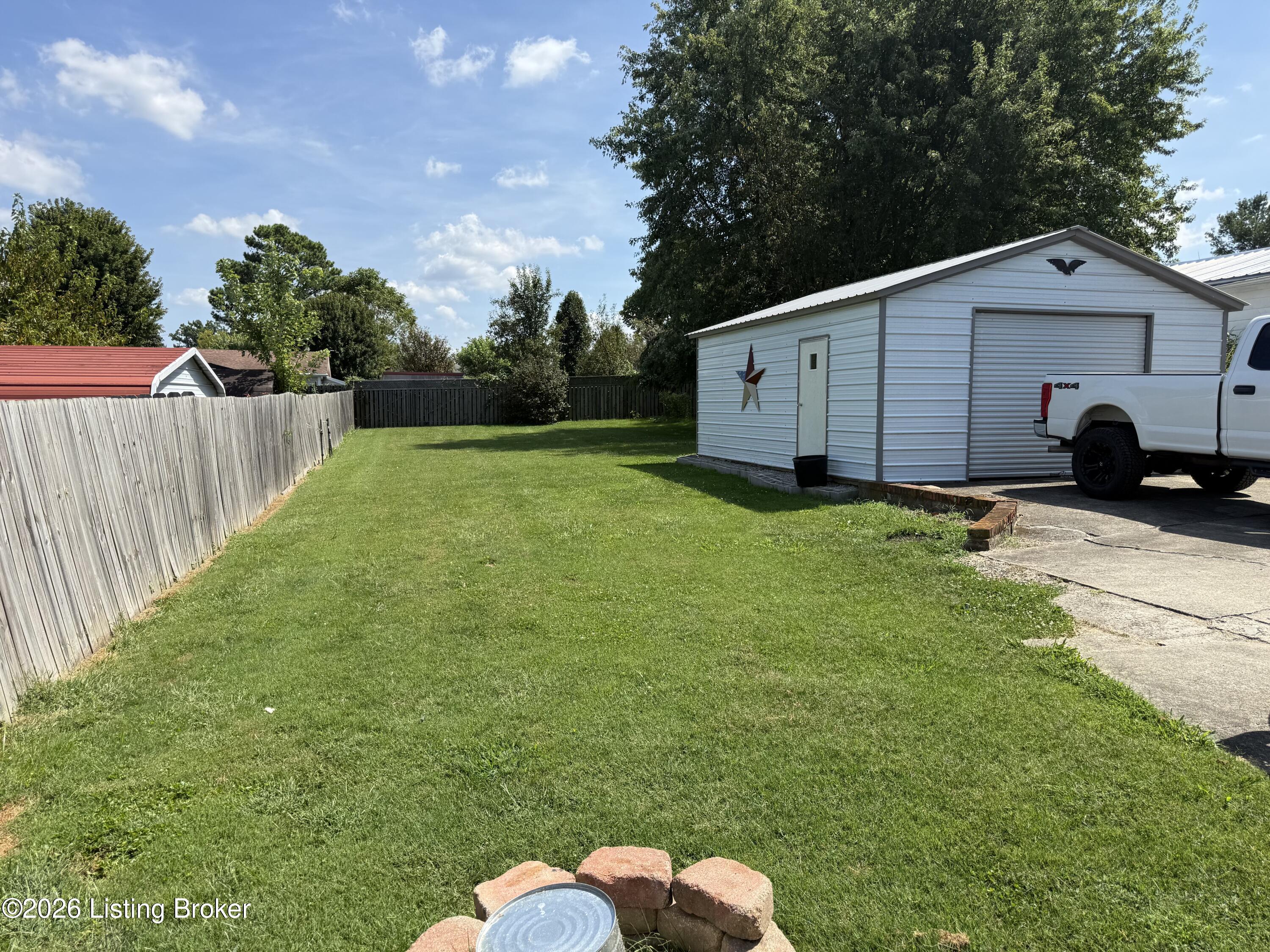 46 Lakeview Dr Property Photo 4