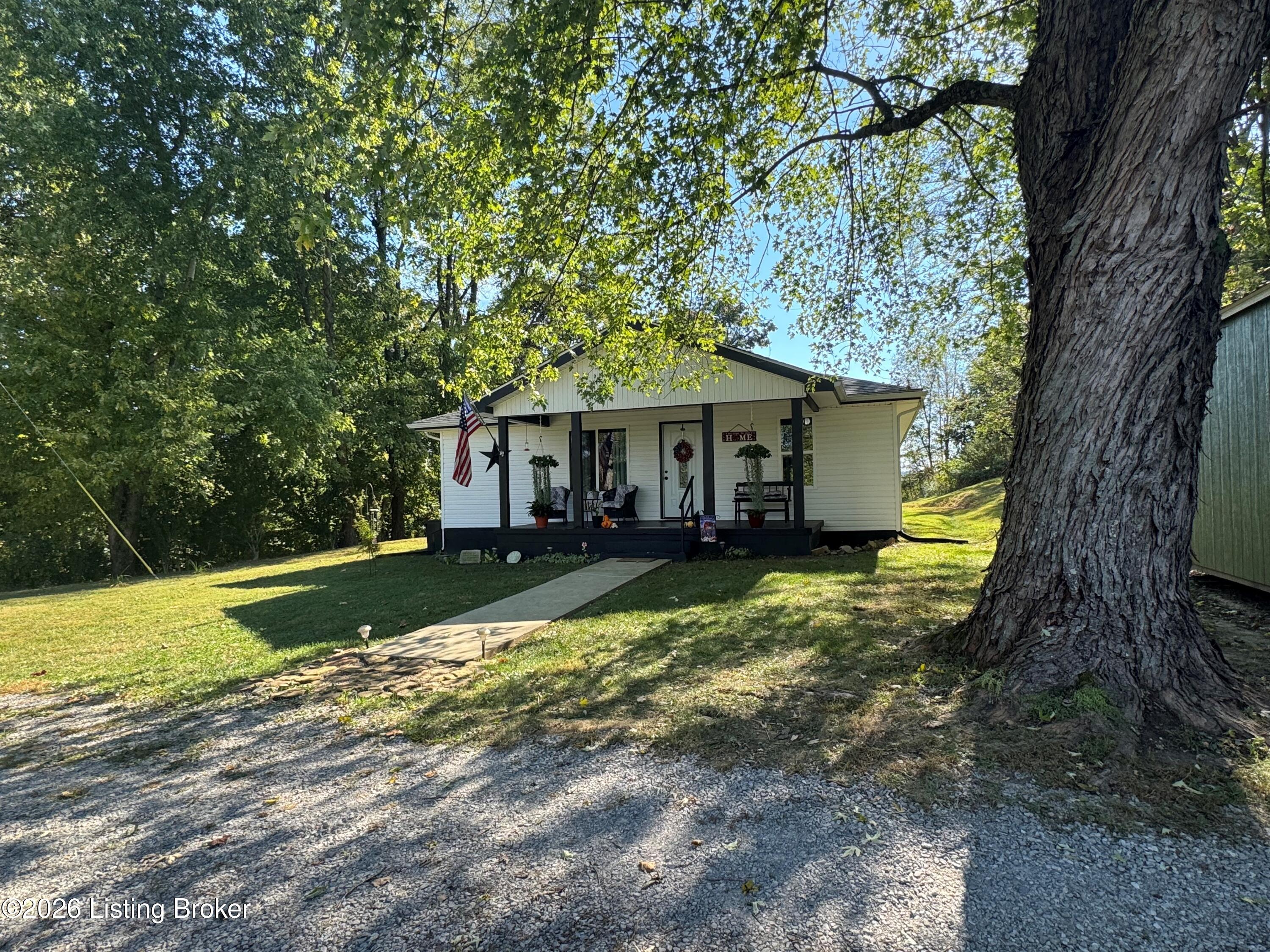 496 Highway 401 Property Photo 1