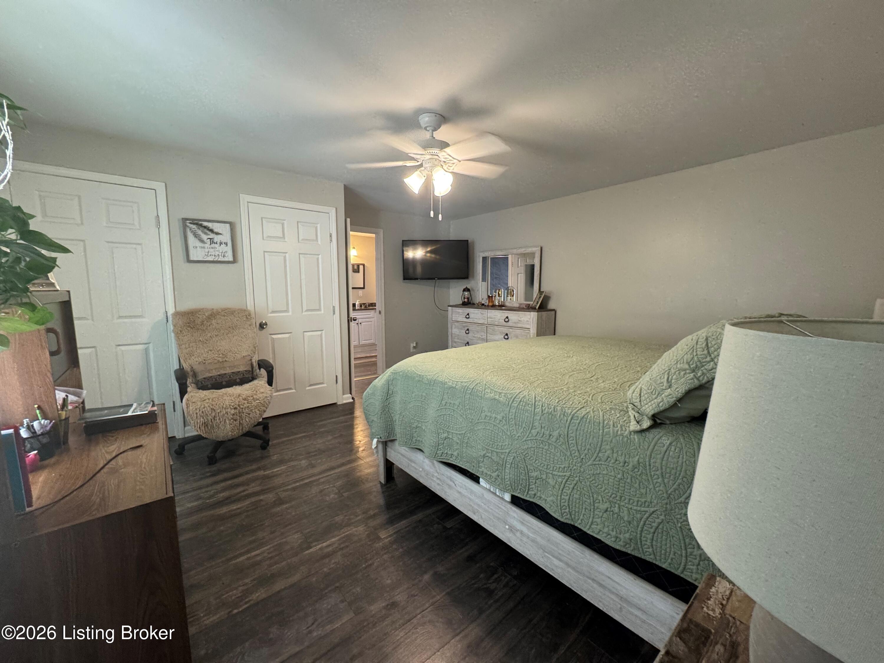 496 Highway 401 Property Photo 9