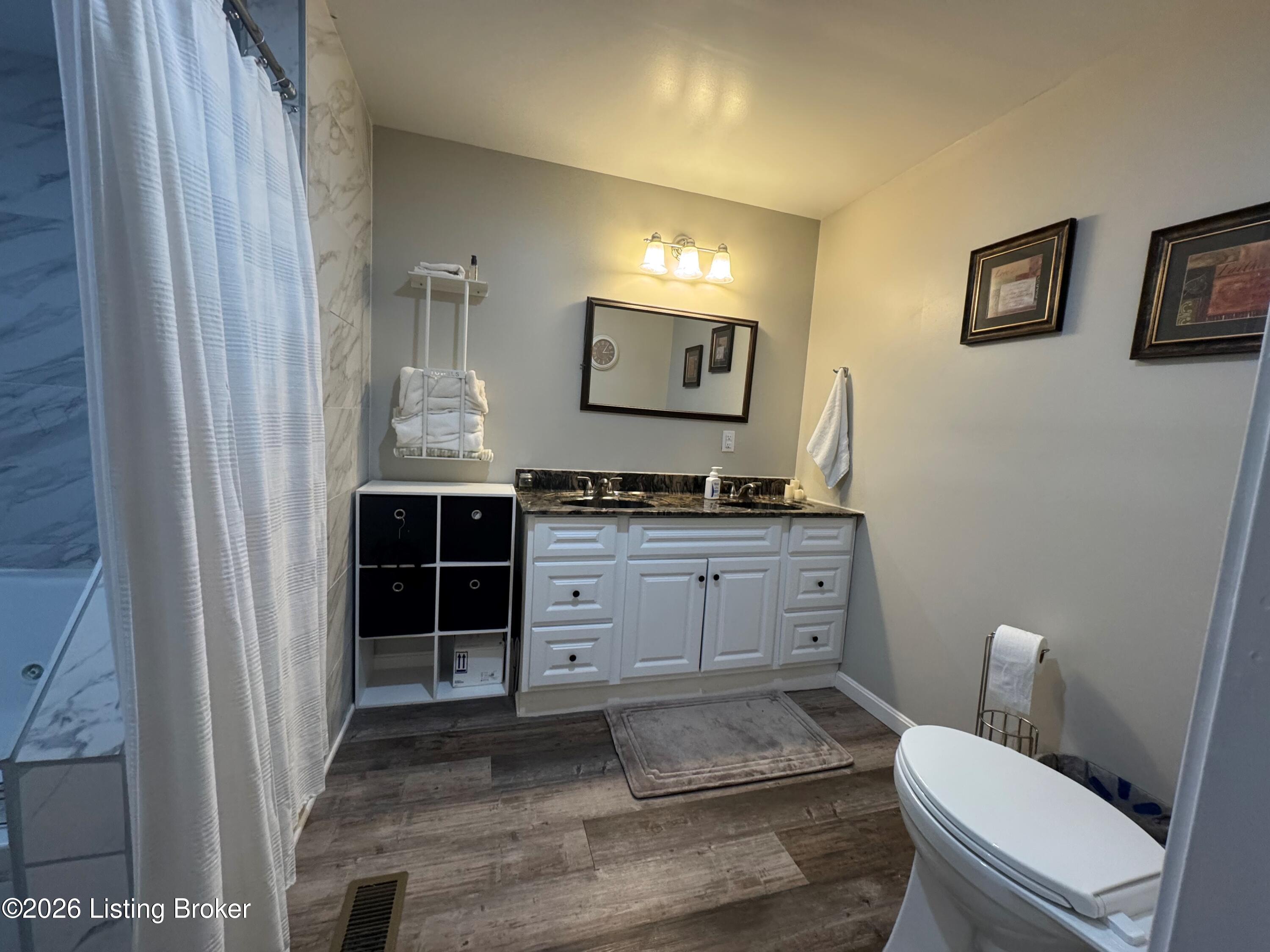 496 Highway 401 Property Photo 13