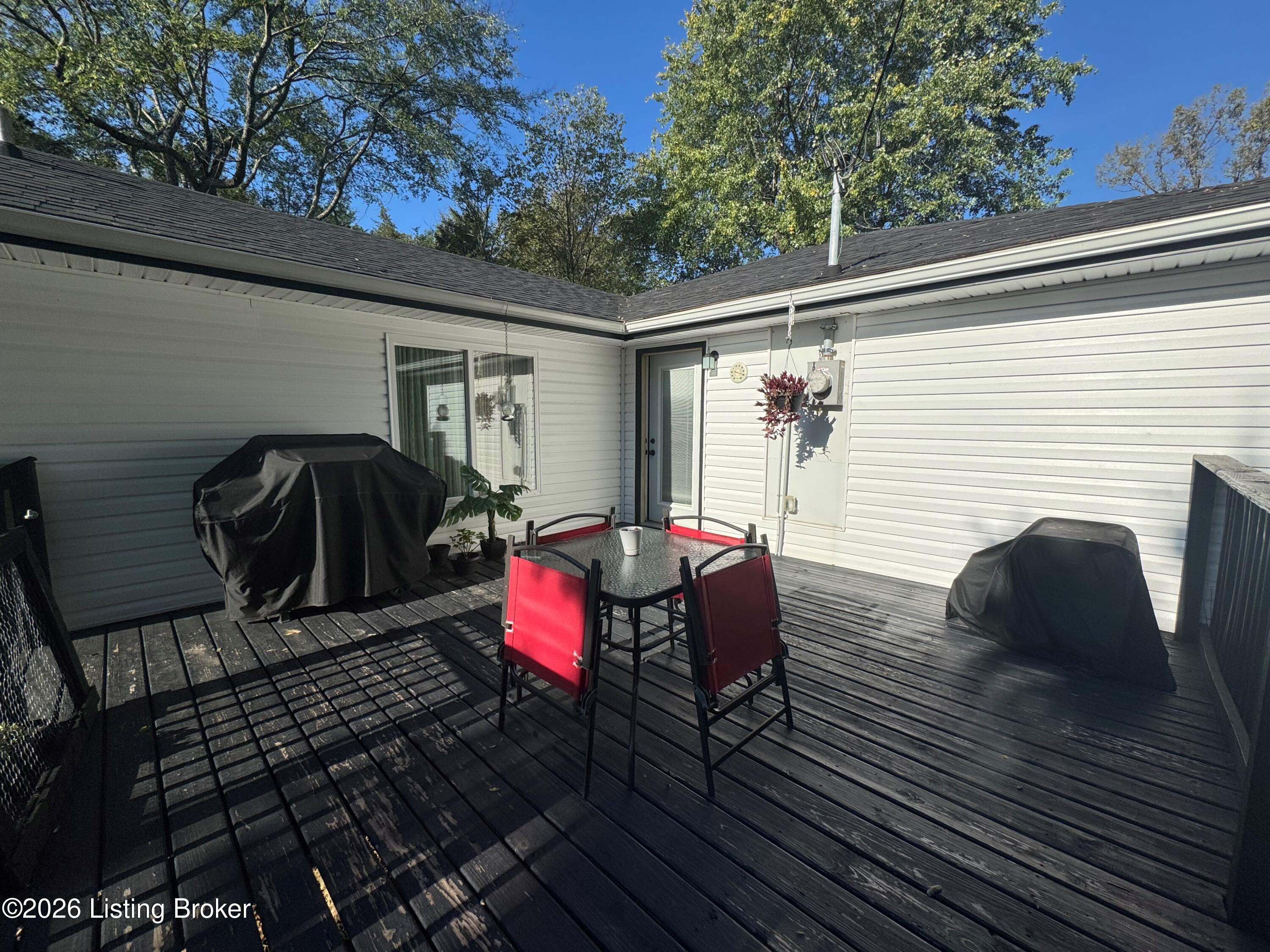 496 Highway 401 Property Photo 15