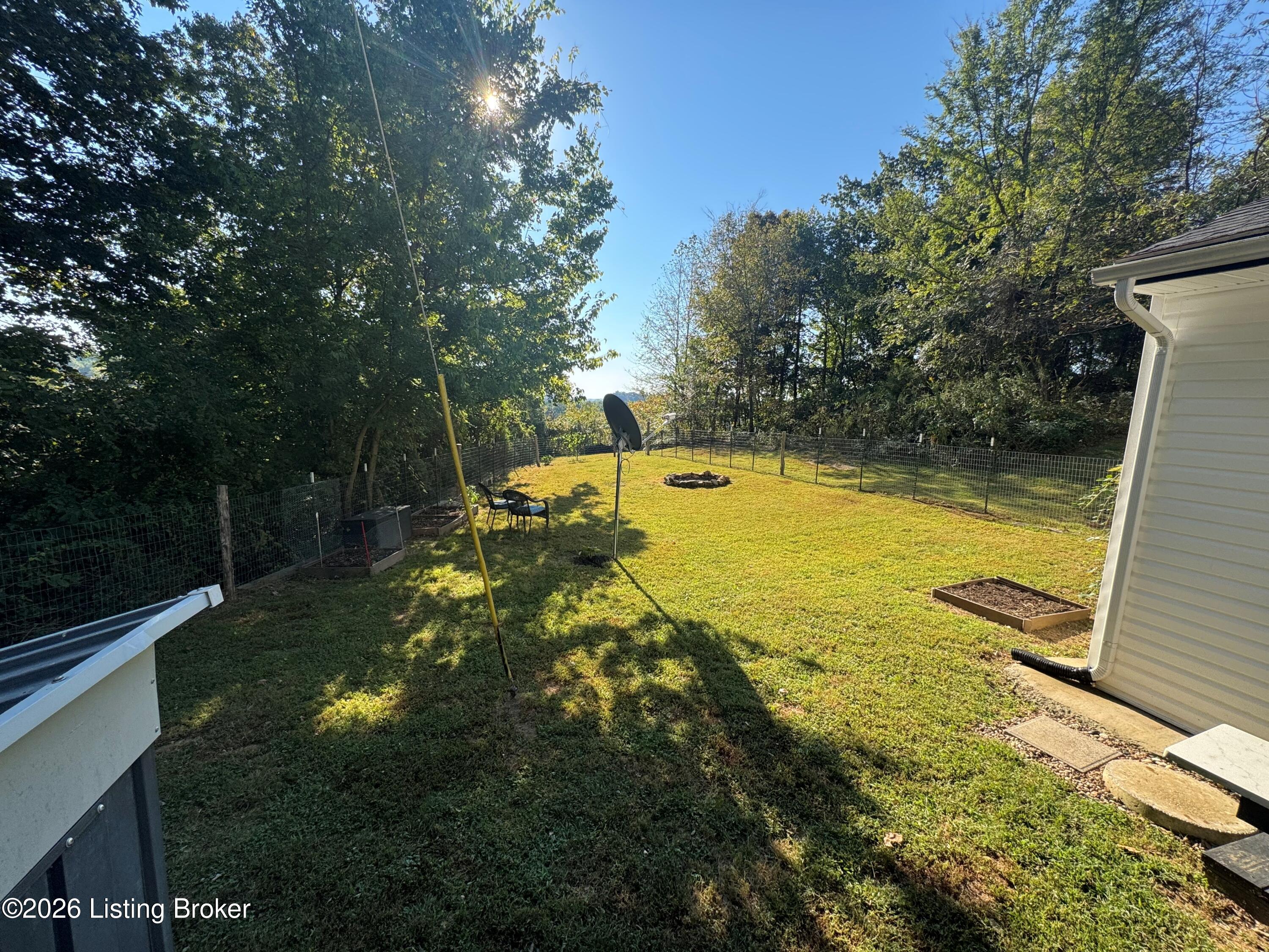 496 Highway 401 Property Photo 16