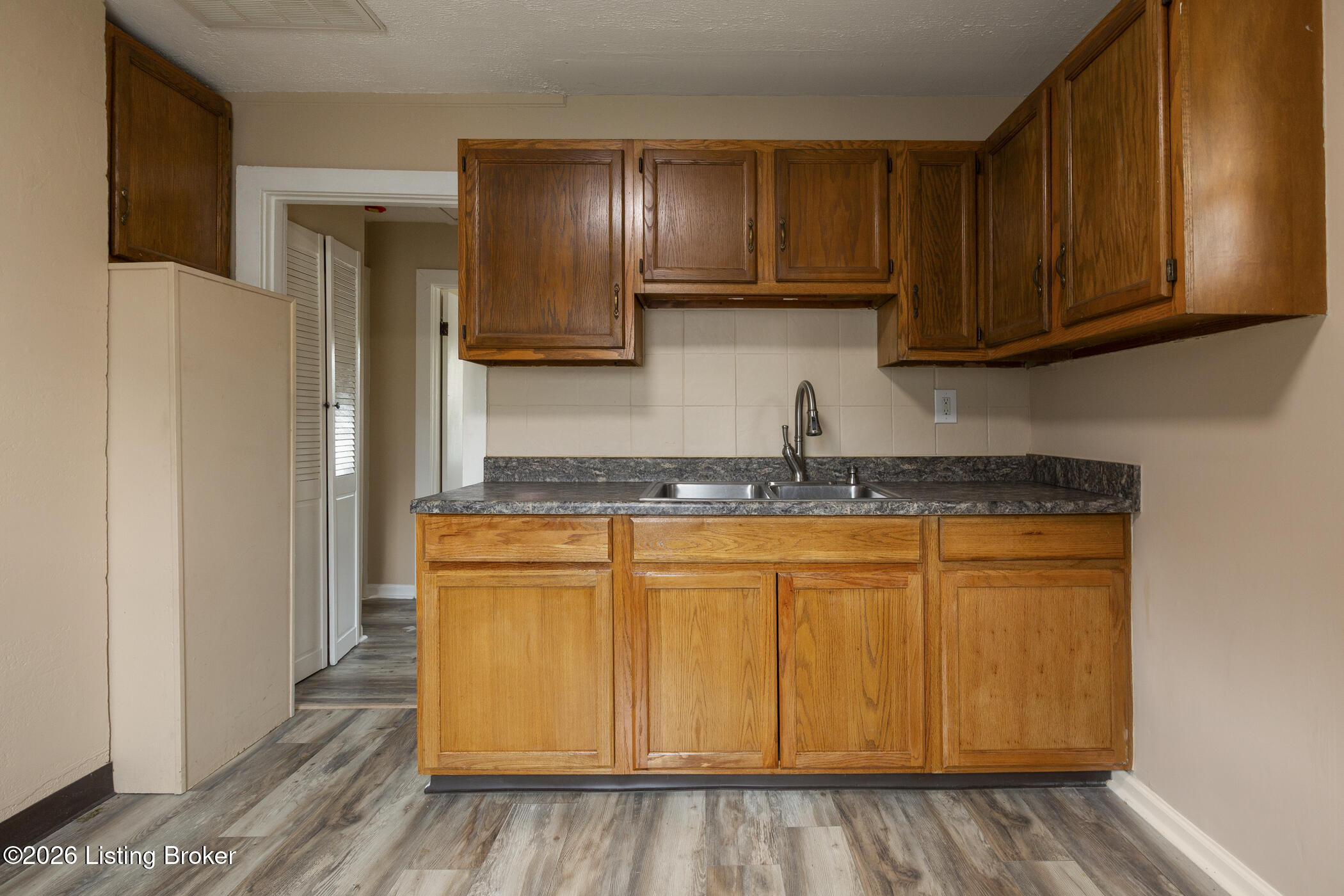 6801 Waller Ln Property Photo 13