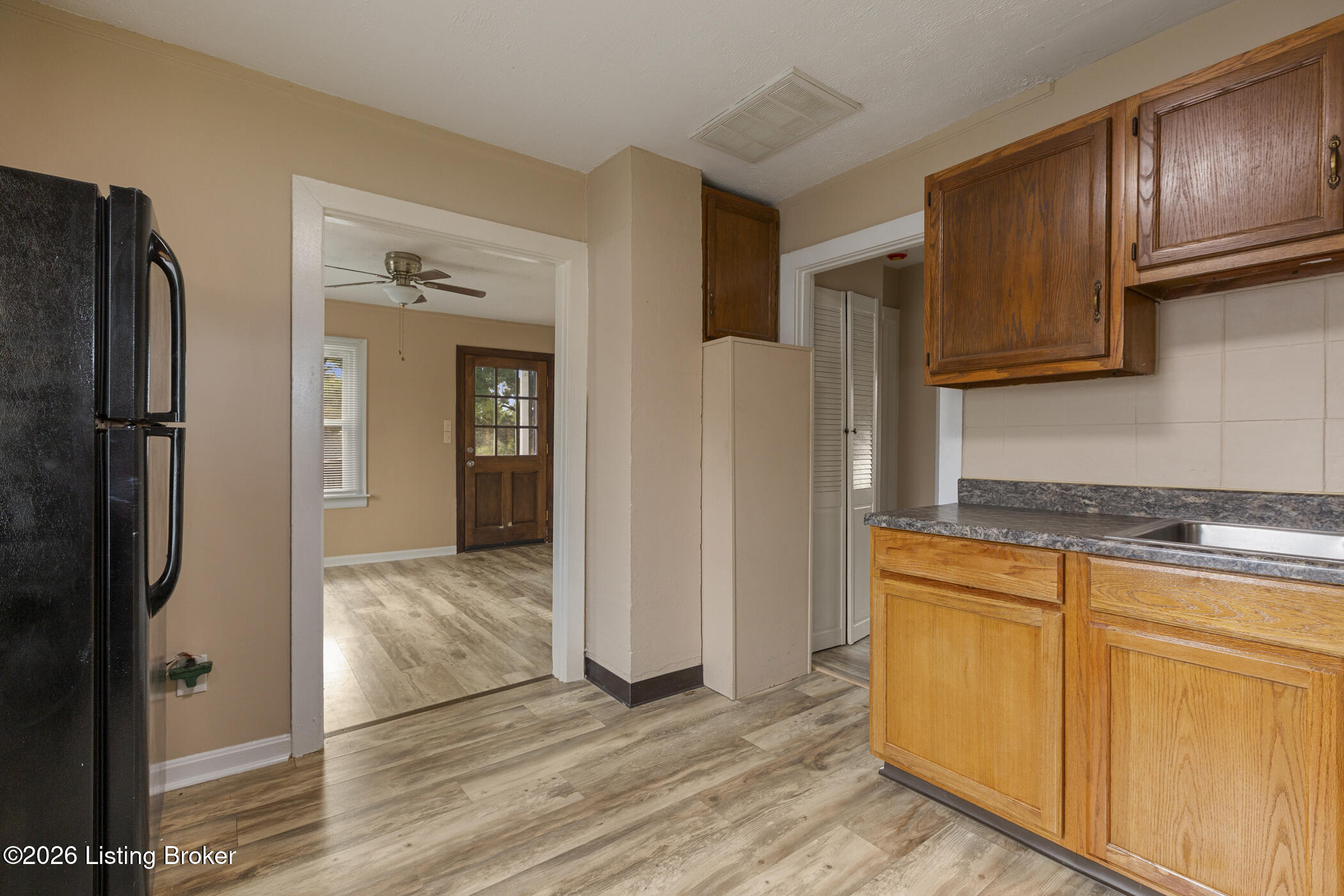 6801 Waller Ln Property Photo 15