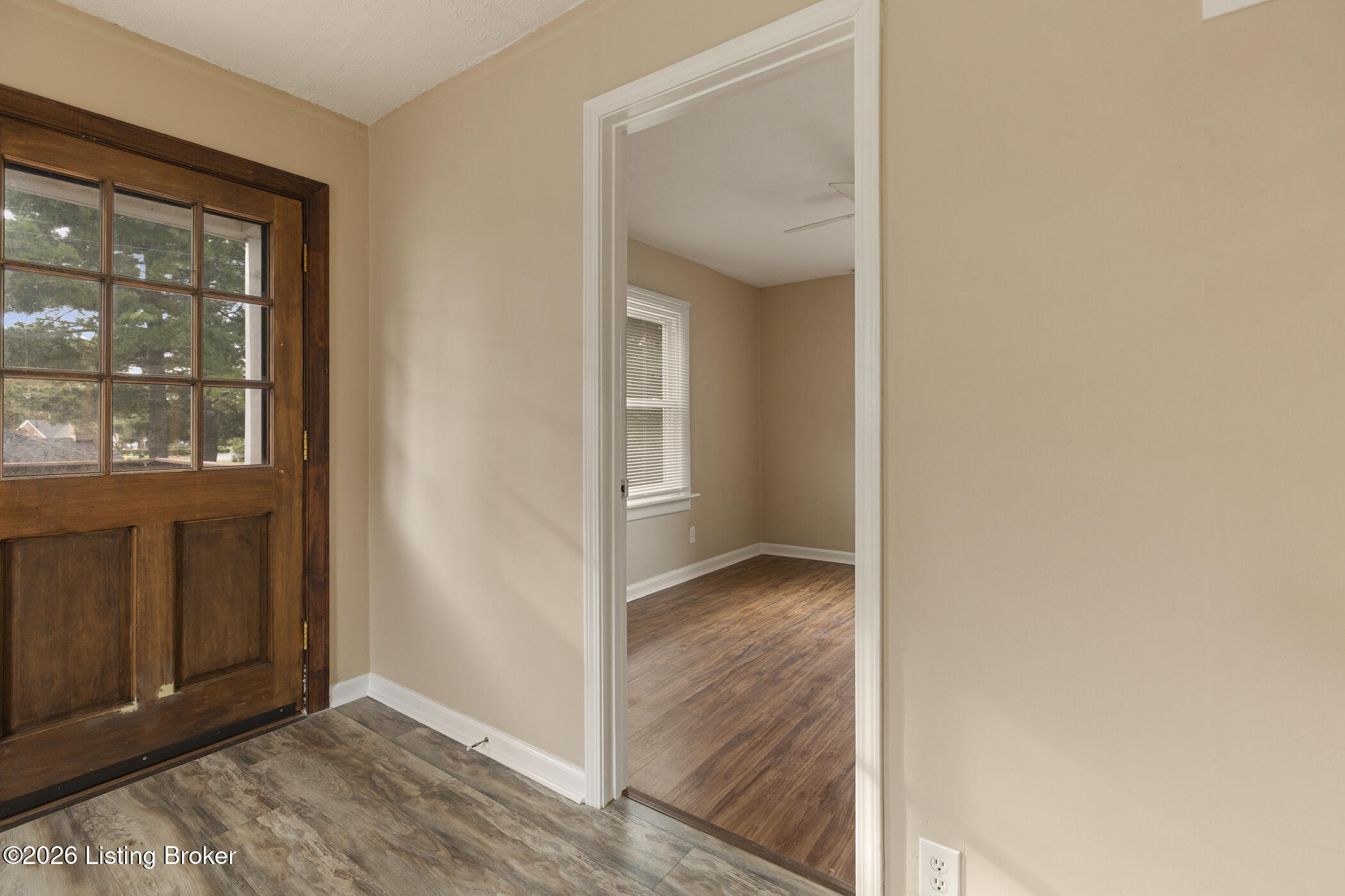 6801 Waller Ln Property Photo 16