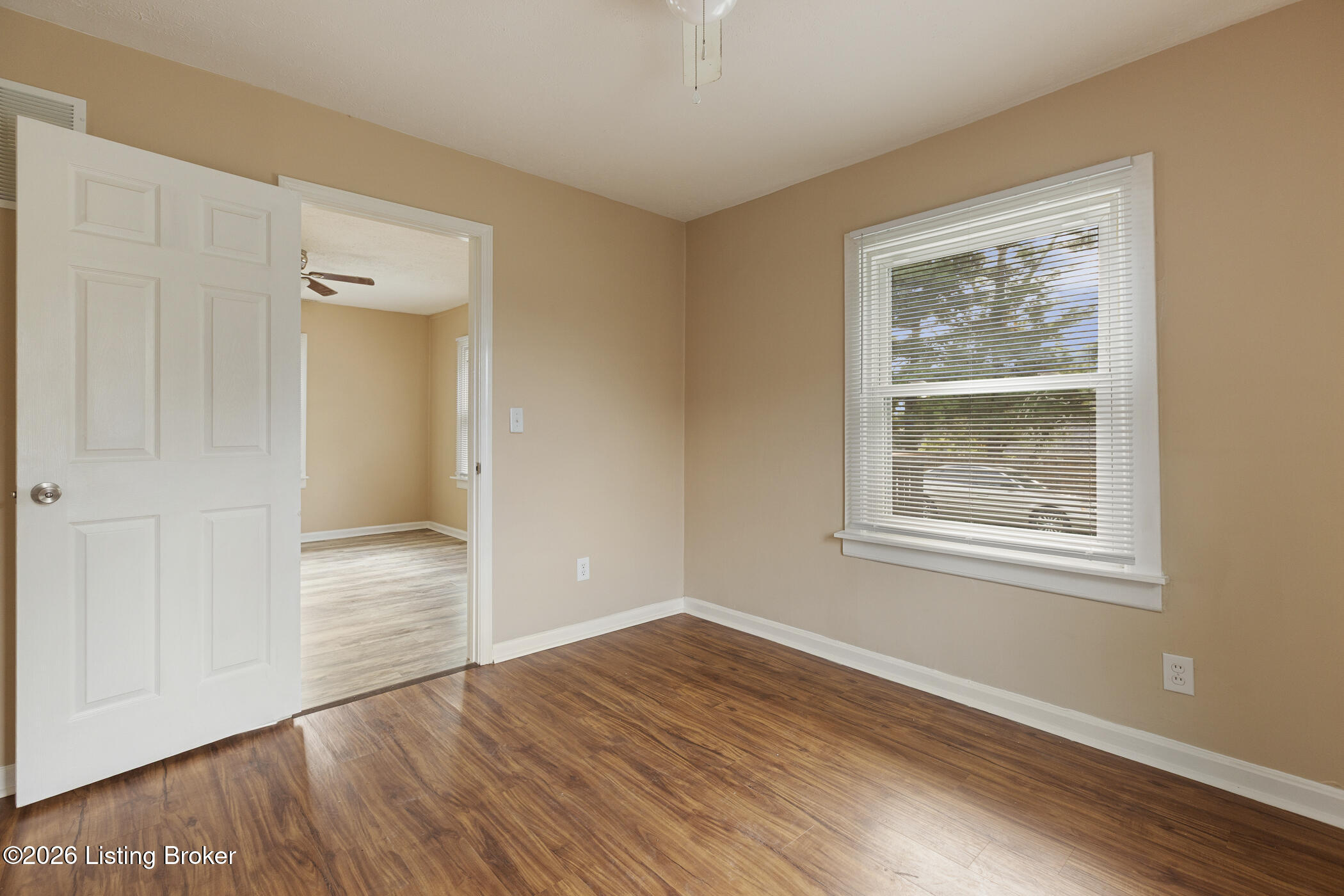 6801 Waller Ln Property Photo 18
