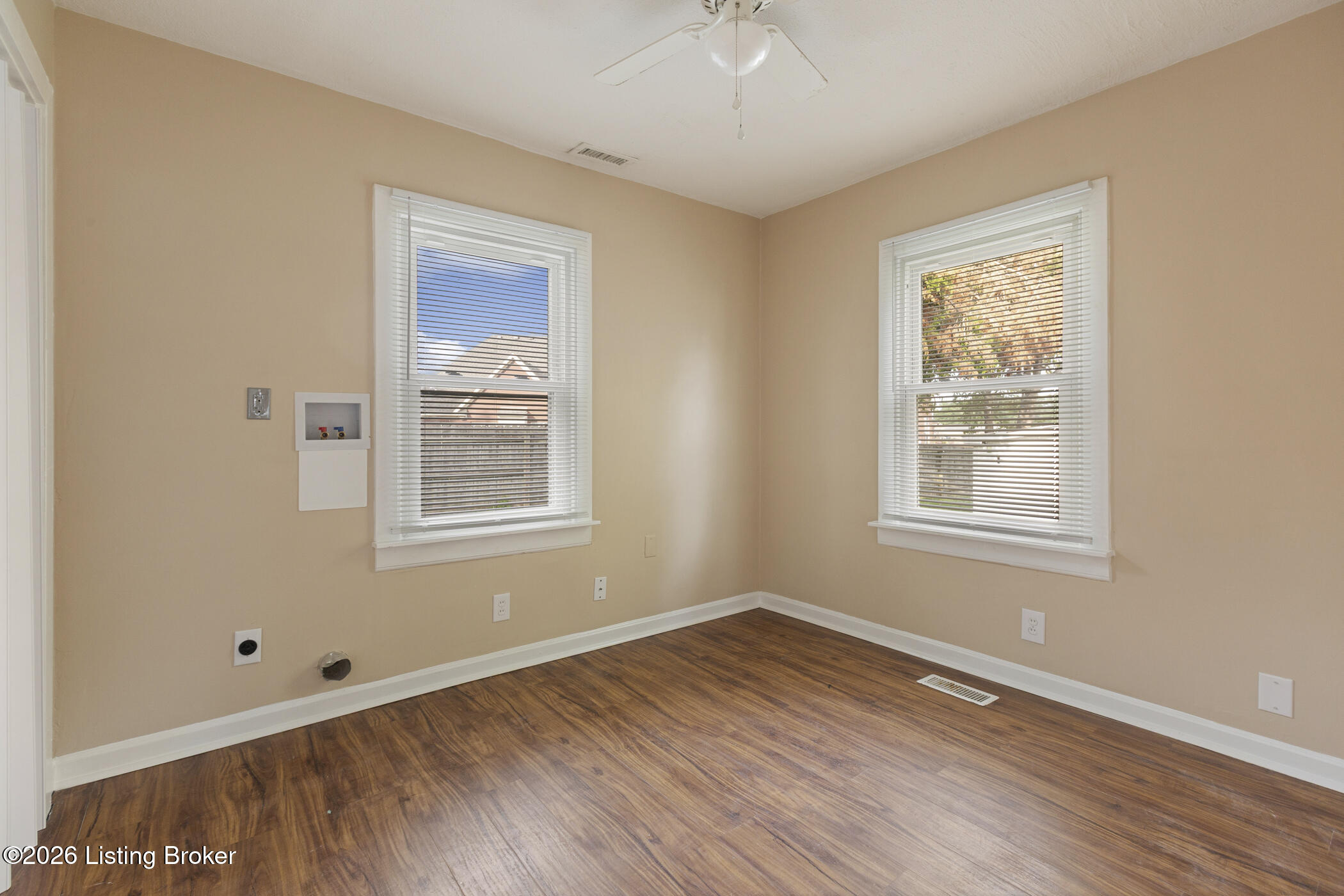 6801 Waller Ln Property Photo 21