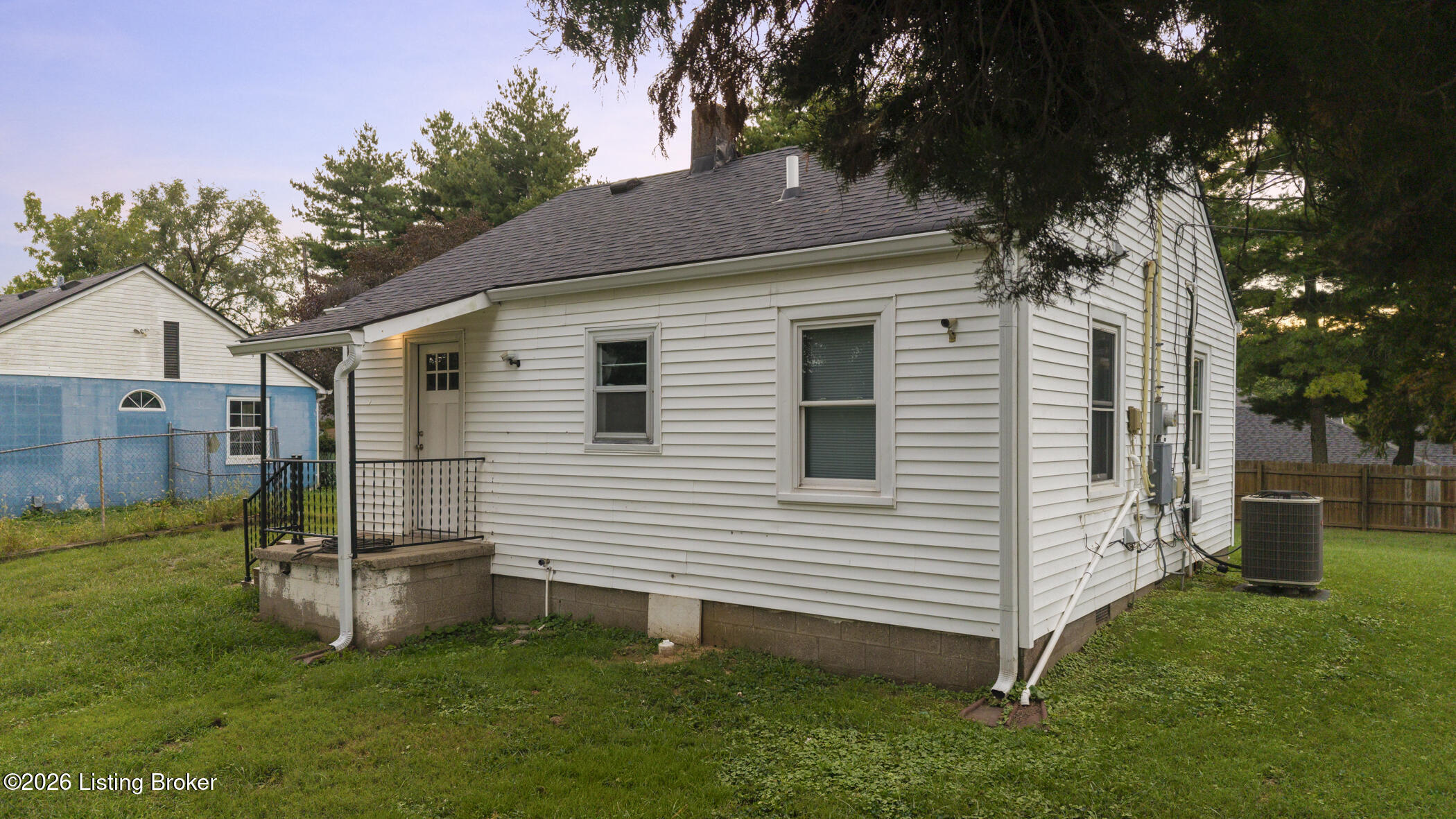 6801 Waller Ln Property Photo 25