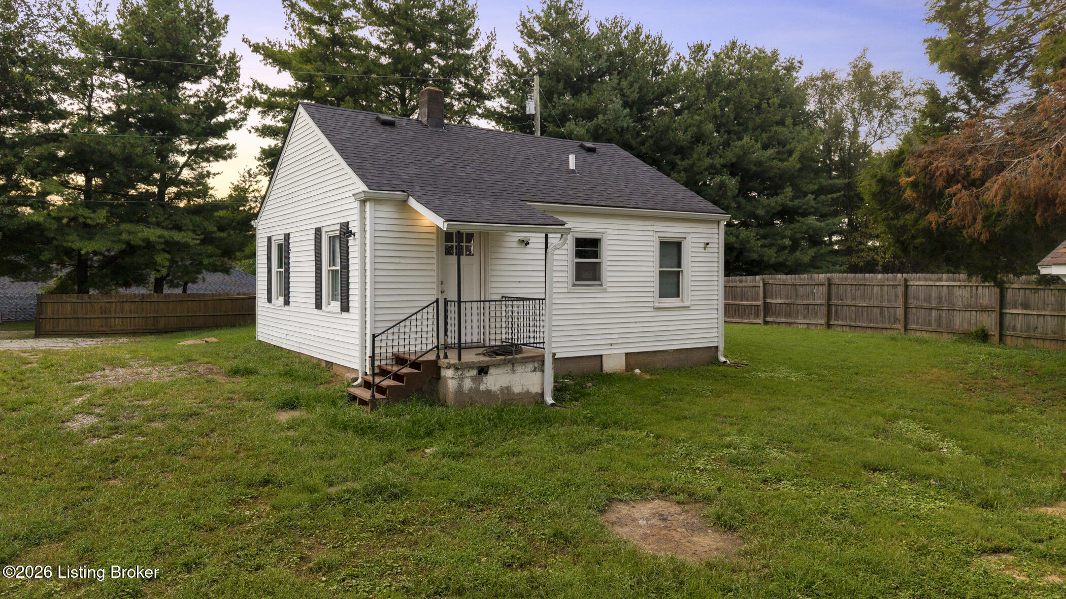 6801 Waller Ln Property Photo 28
