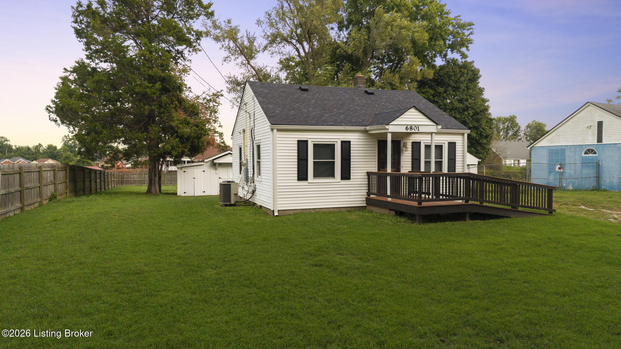 6801 Waller Ln Property Photo 35